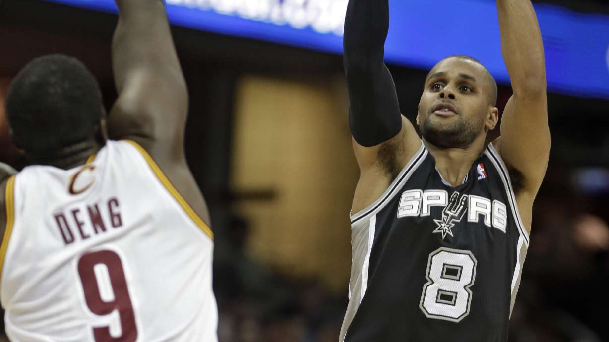 Green scores 24, Spurs beat Cavaliers 122-101