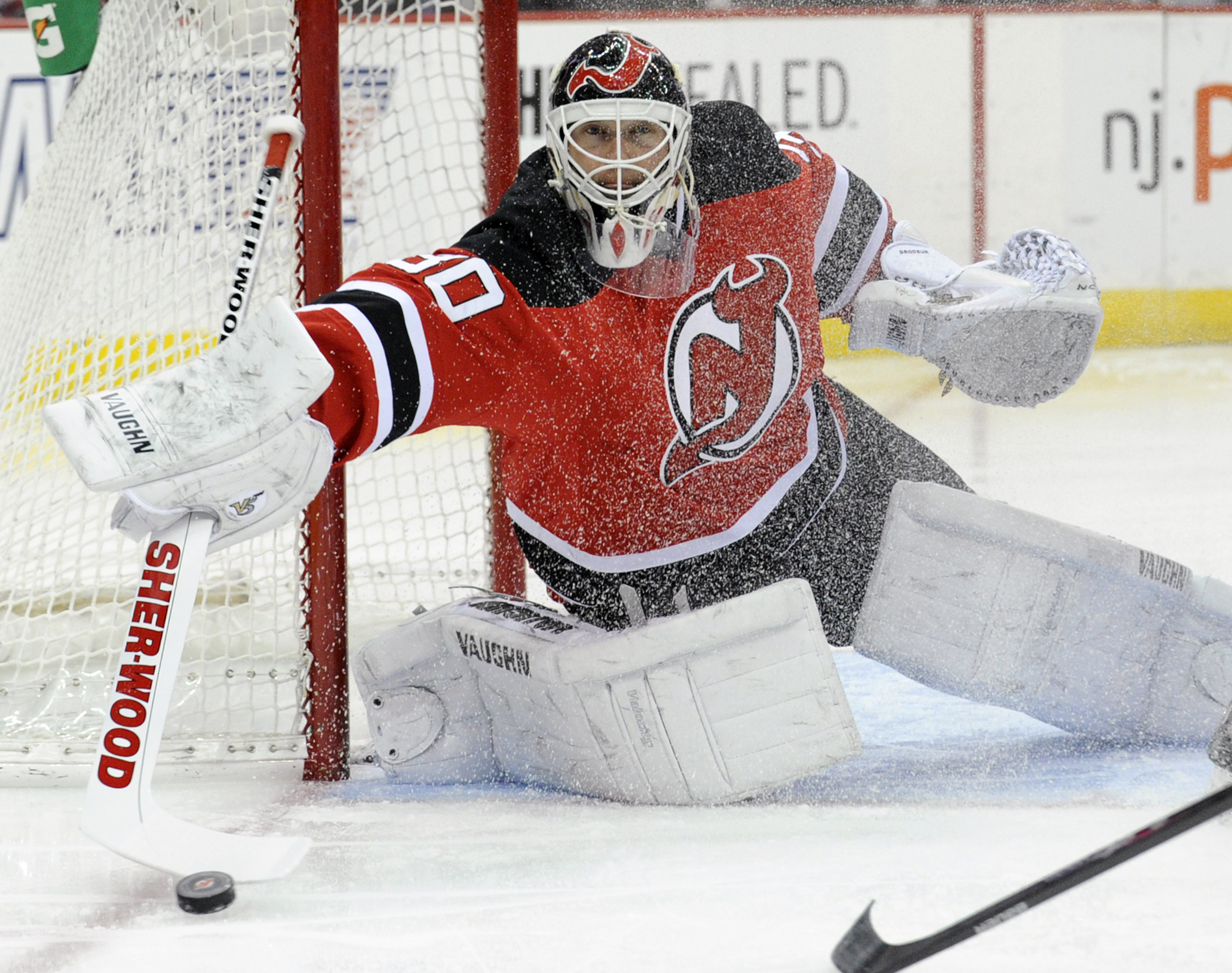 Gionta's goal lifts Brodeur, Devils over Wings