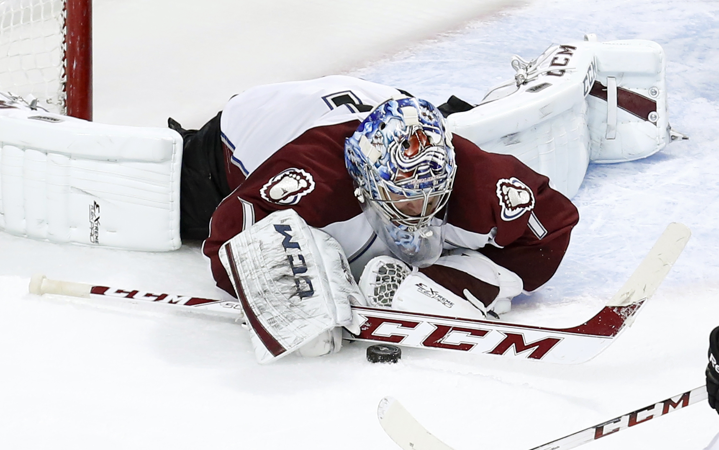 Avalanche gets big 4-2 win over Blackhawks