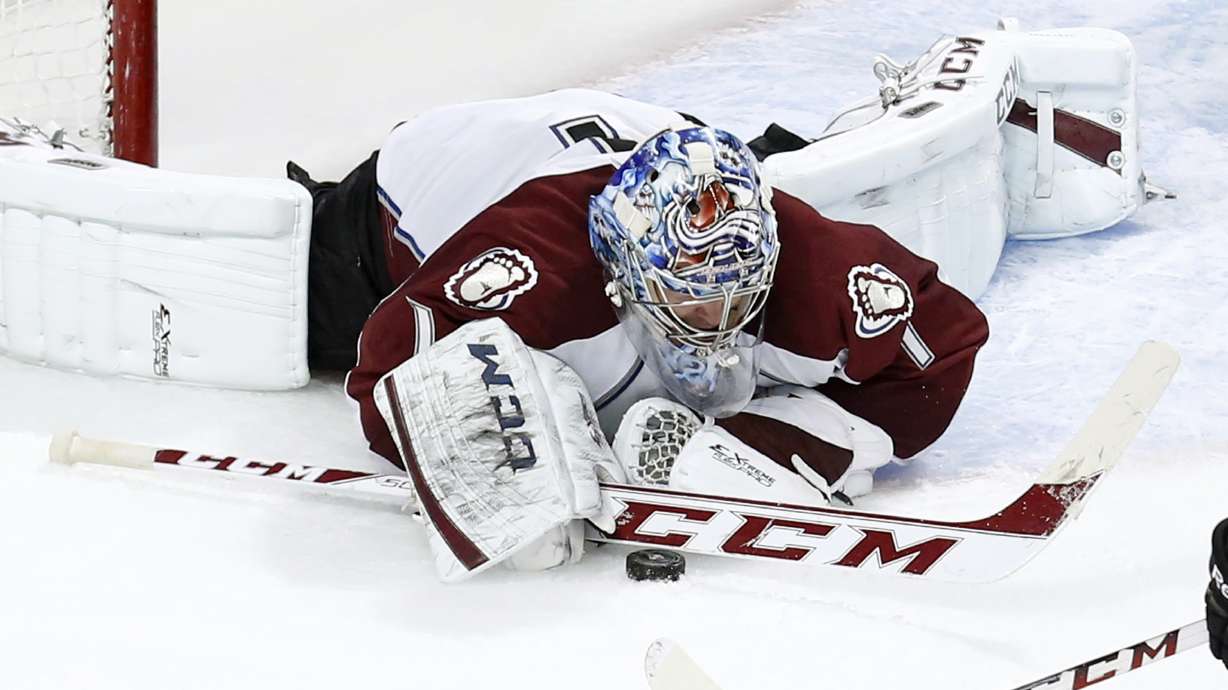 Avalanche gets big 4-2 win over Blackhawks
