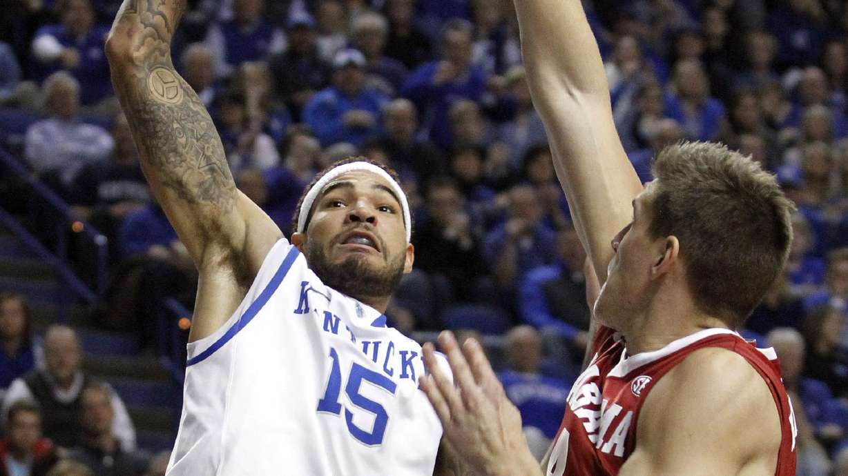 No. 25 Kentucky survives Alabama 55-48
