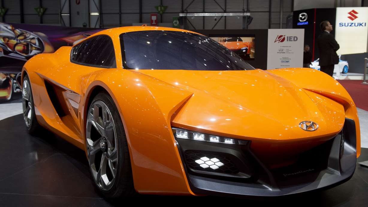 Top 10 carmakers sitting on $221 billion in cash