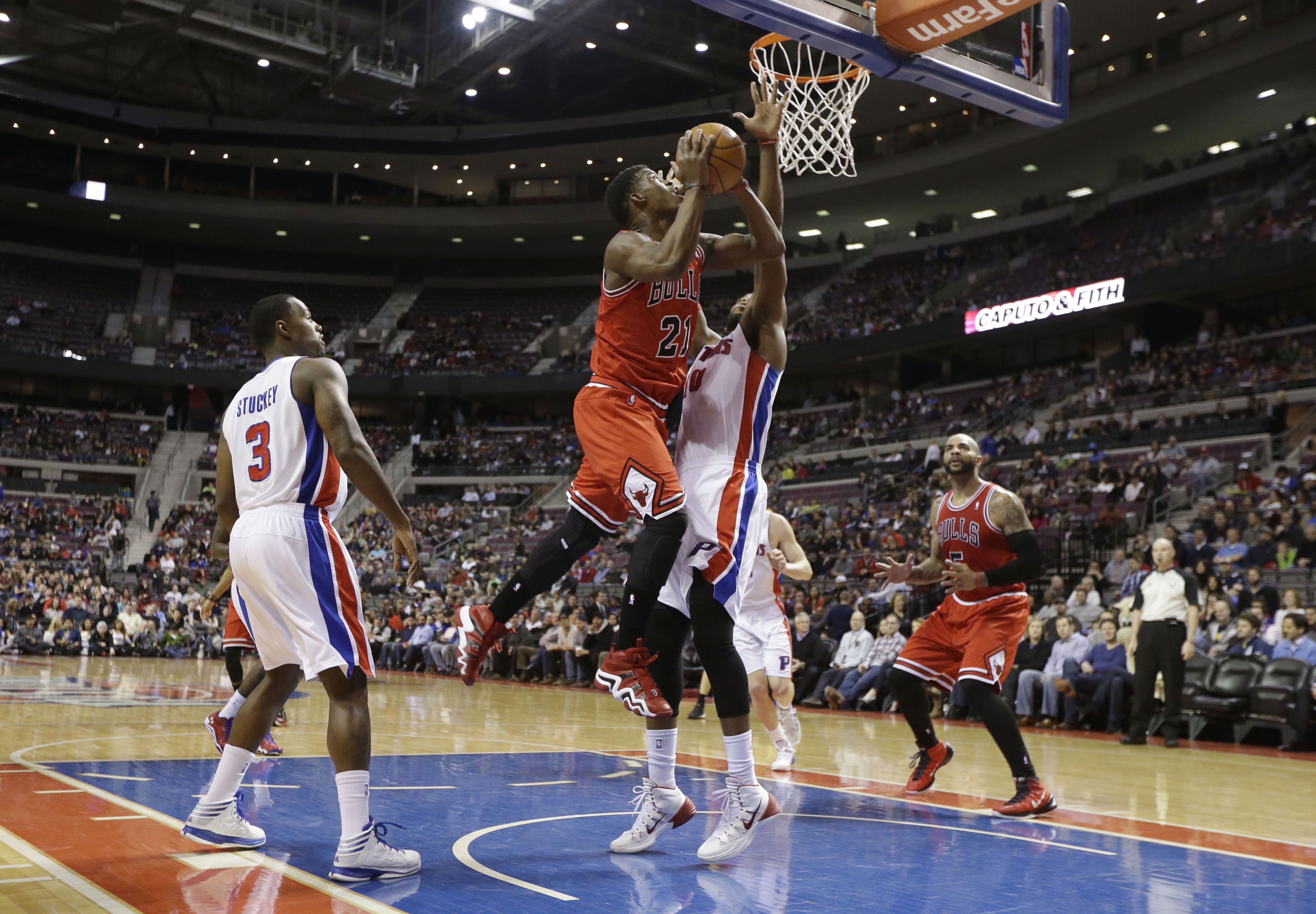 Augustin, Noah lead Bulls past Pistons 105-94