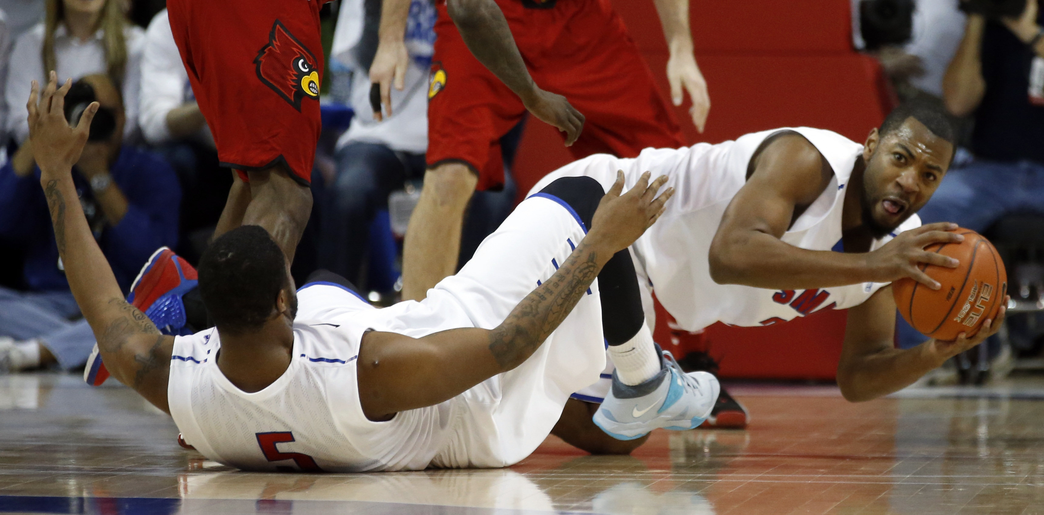 No. 18 SMU 1st home loss, 84-71 to No. 11 Cards
