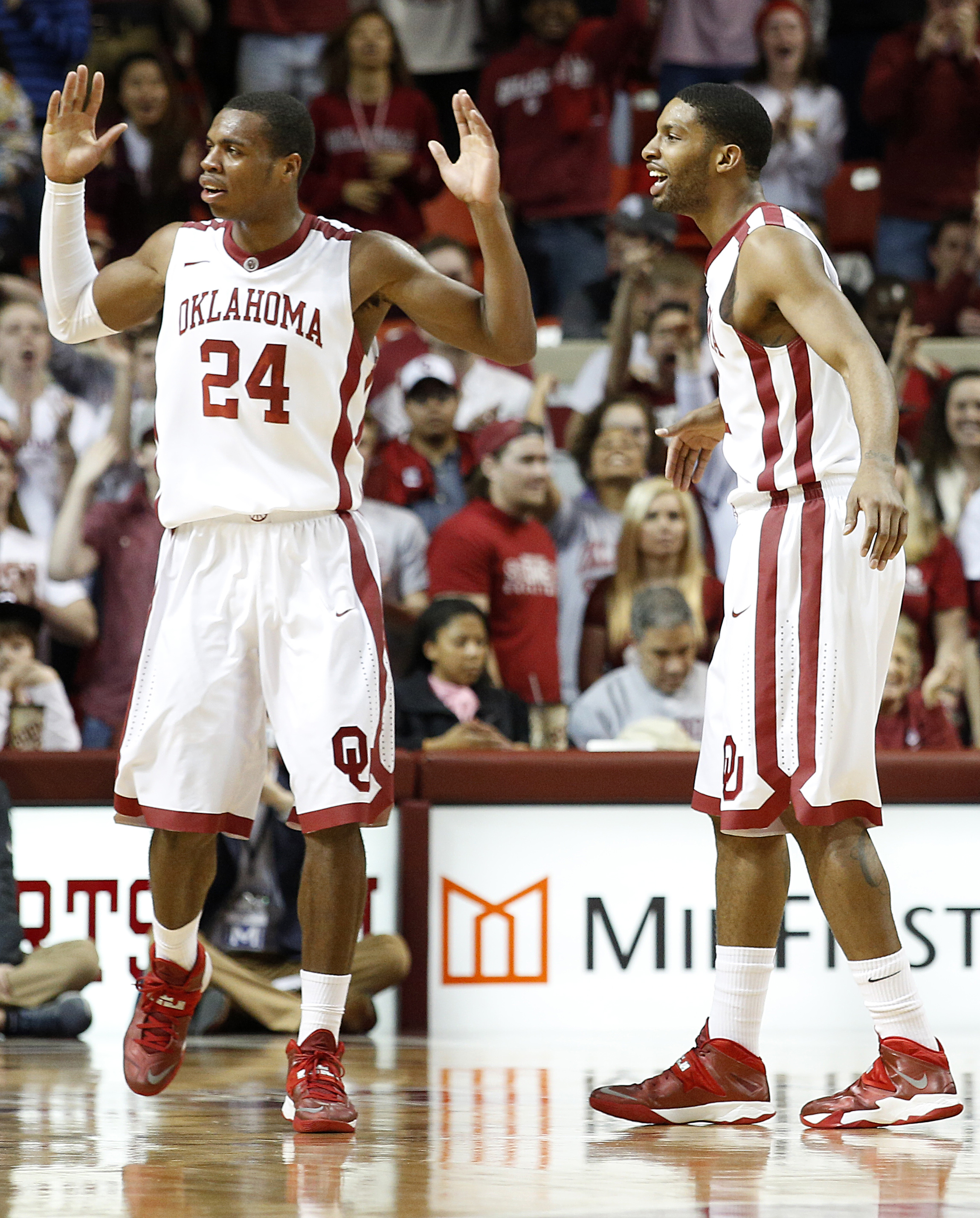 Clark leads No. 23 Oklahoma past West Virginia