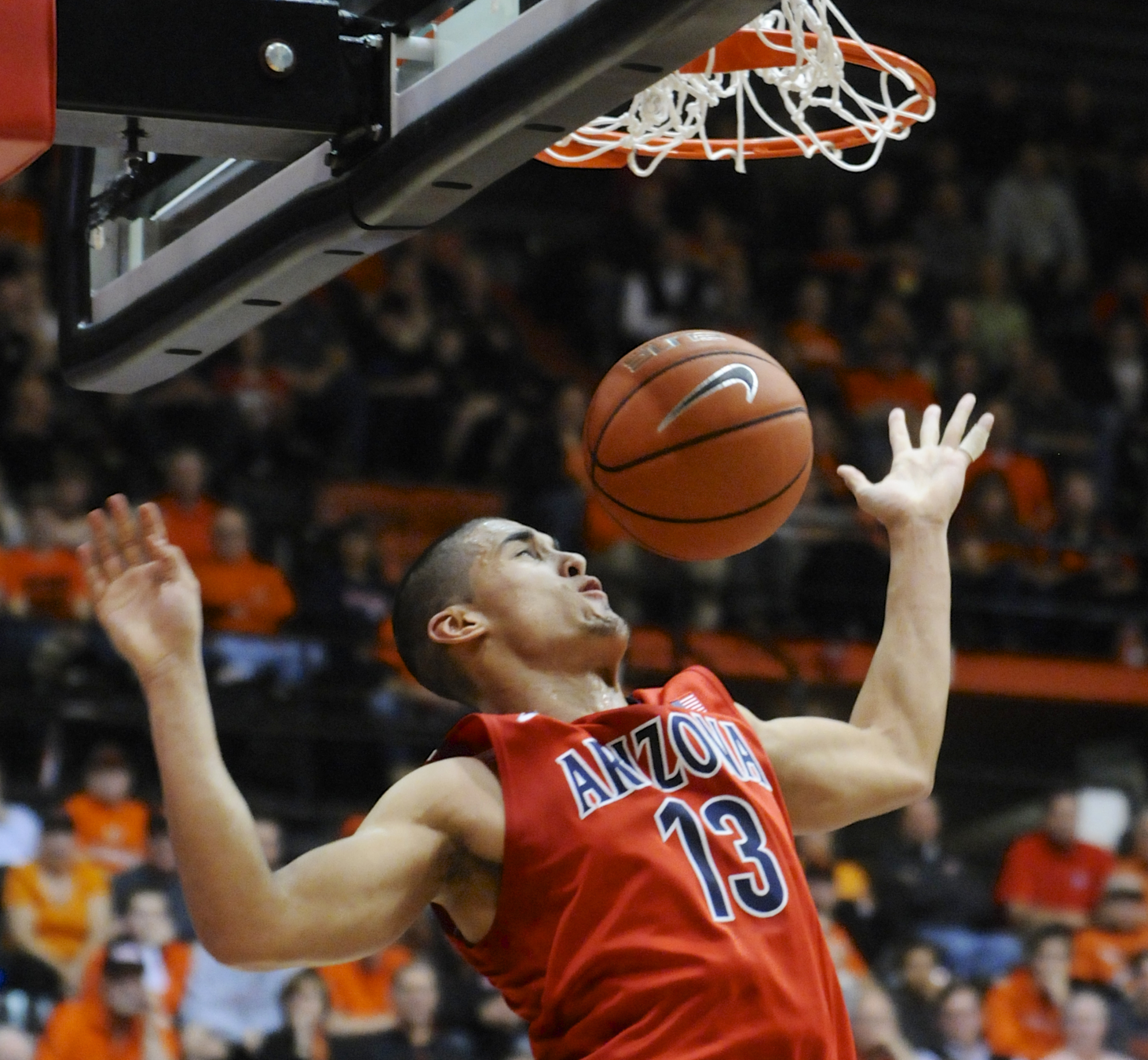 No. 3 Arizona beats Oregon State 74-69