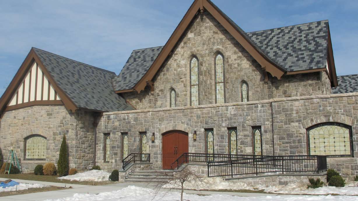 Baseball star Rivera rescues, renovates NY church