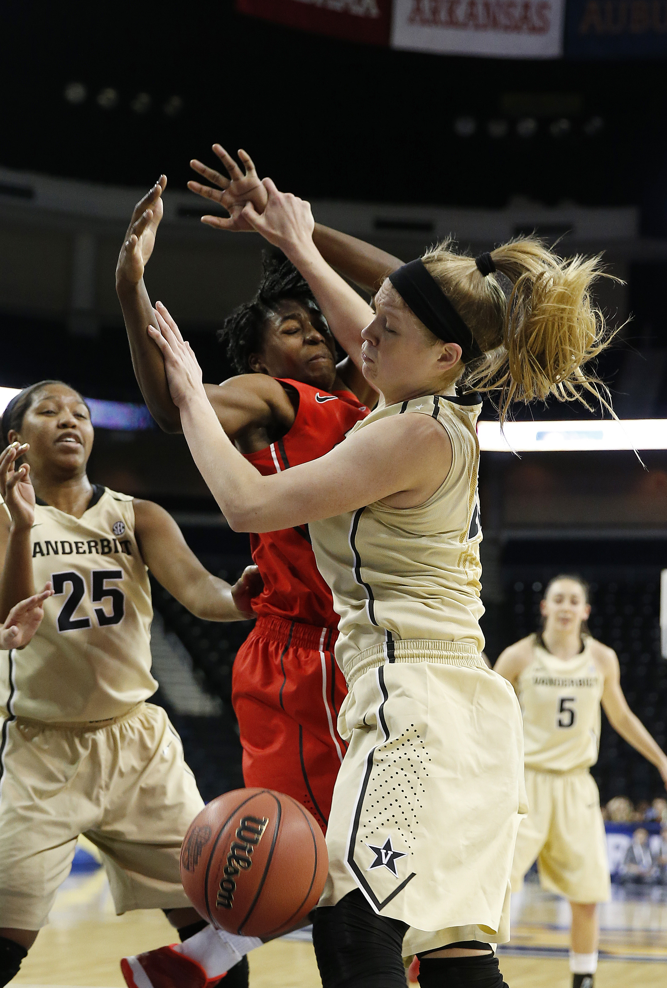 Georgia topples Vanderbilt 54-43 in SEC