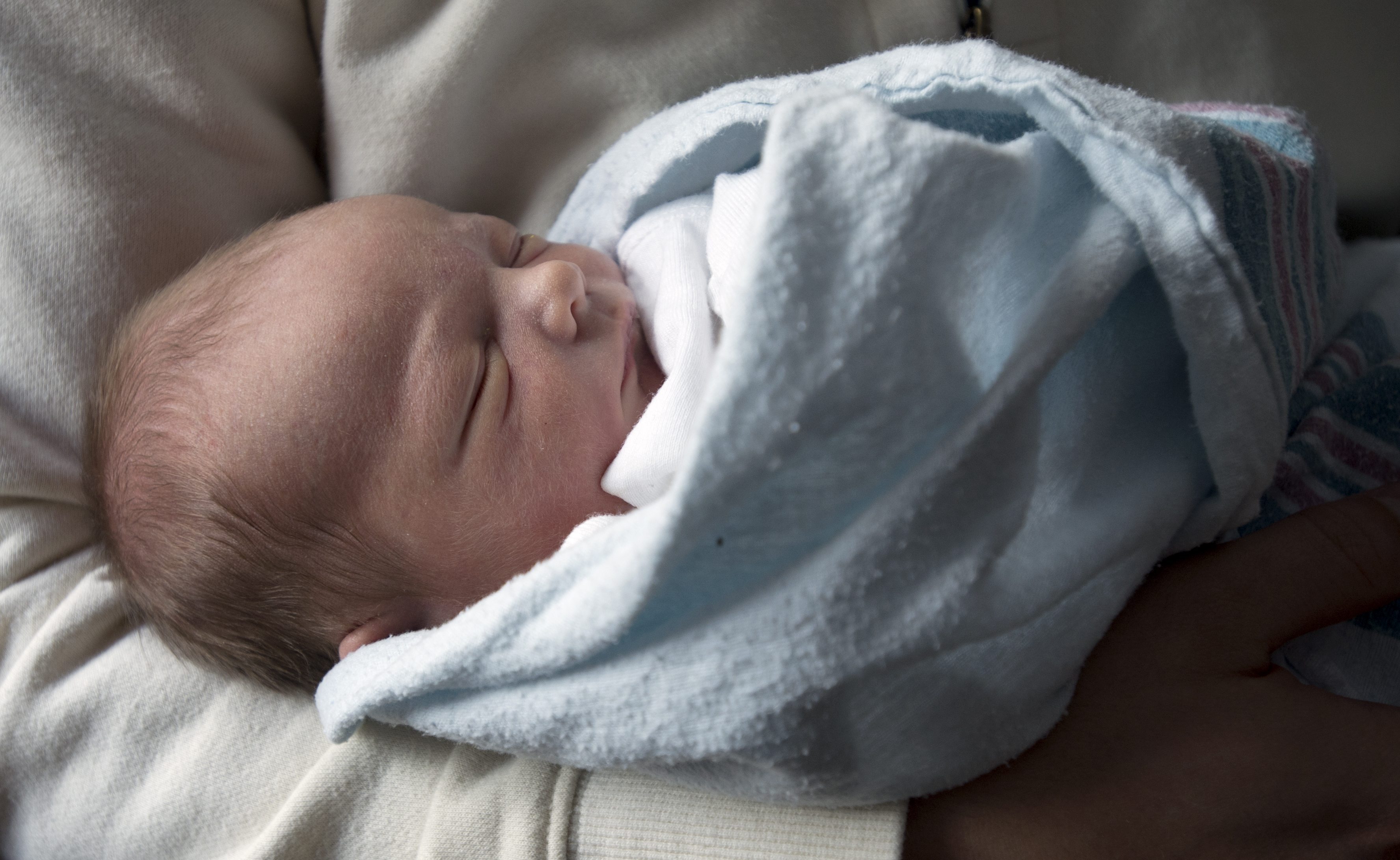 Baby makes unplanned arrival in southbound I-75