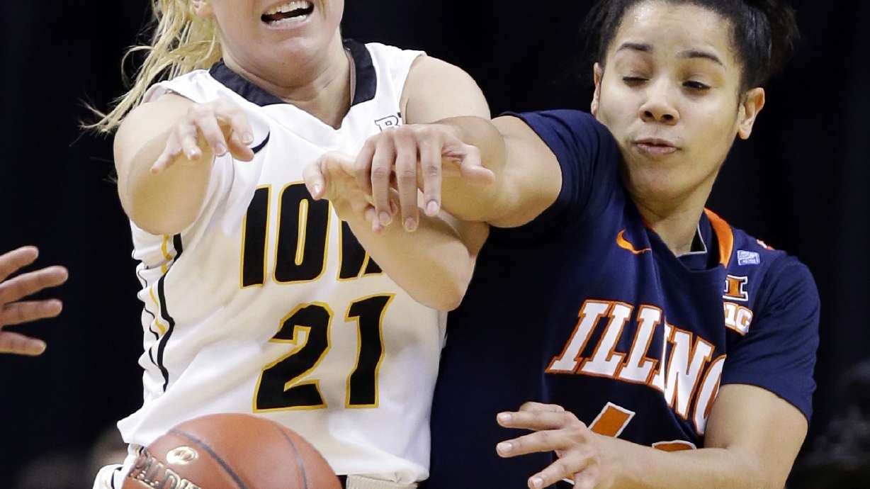 Doolittle sparks no. 23 Iowa past Illinois 81-62