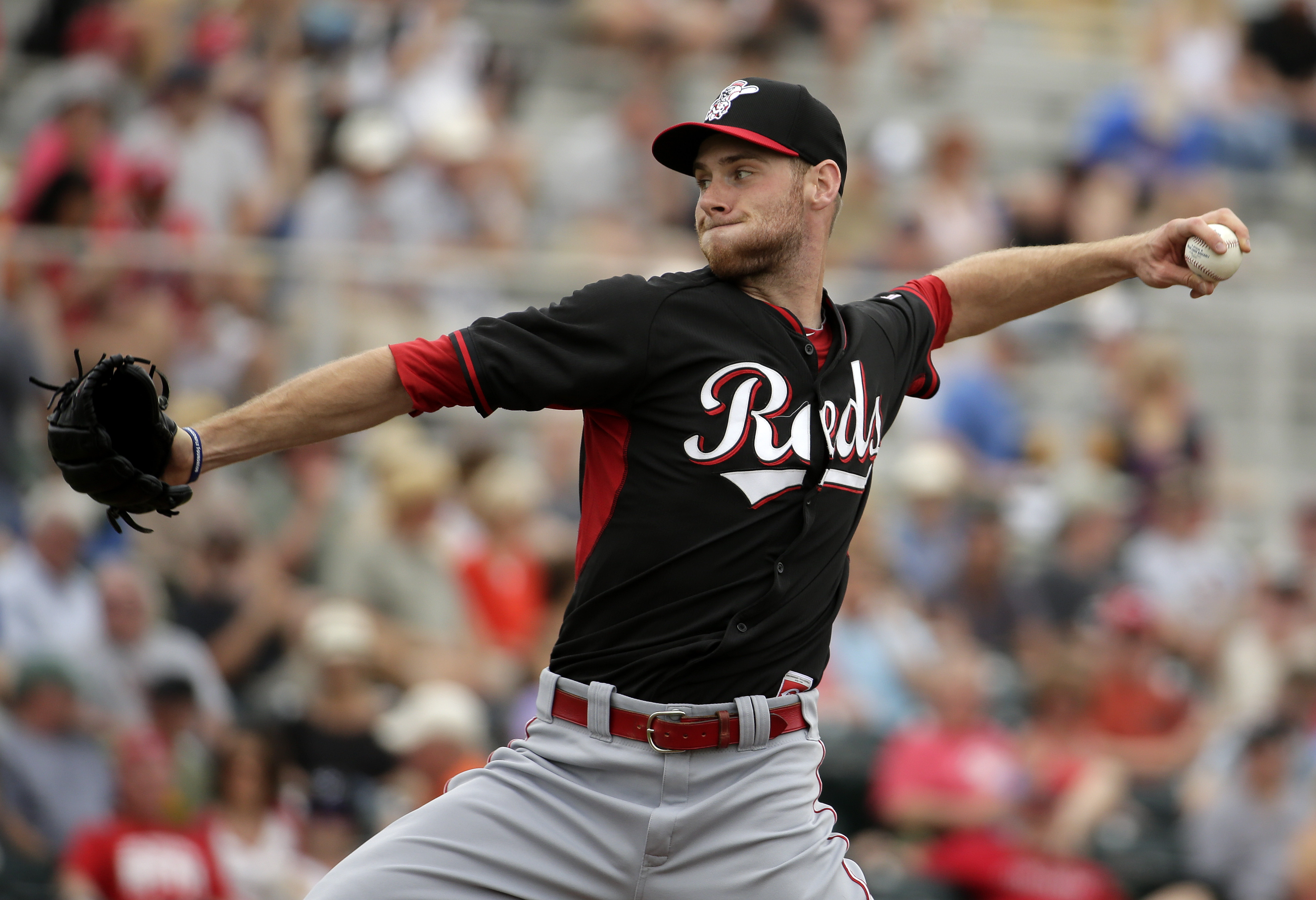 Hudson scoreless again as Giants beat Reds 3-2