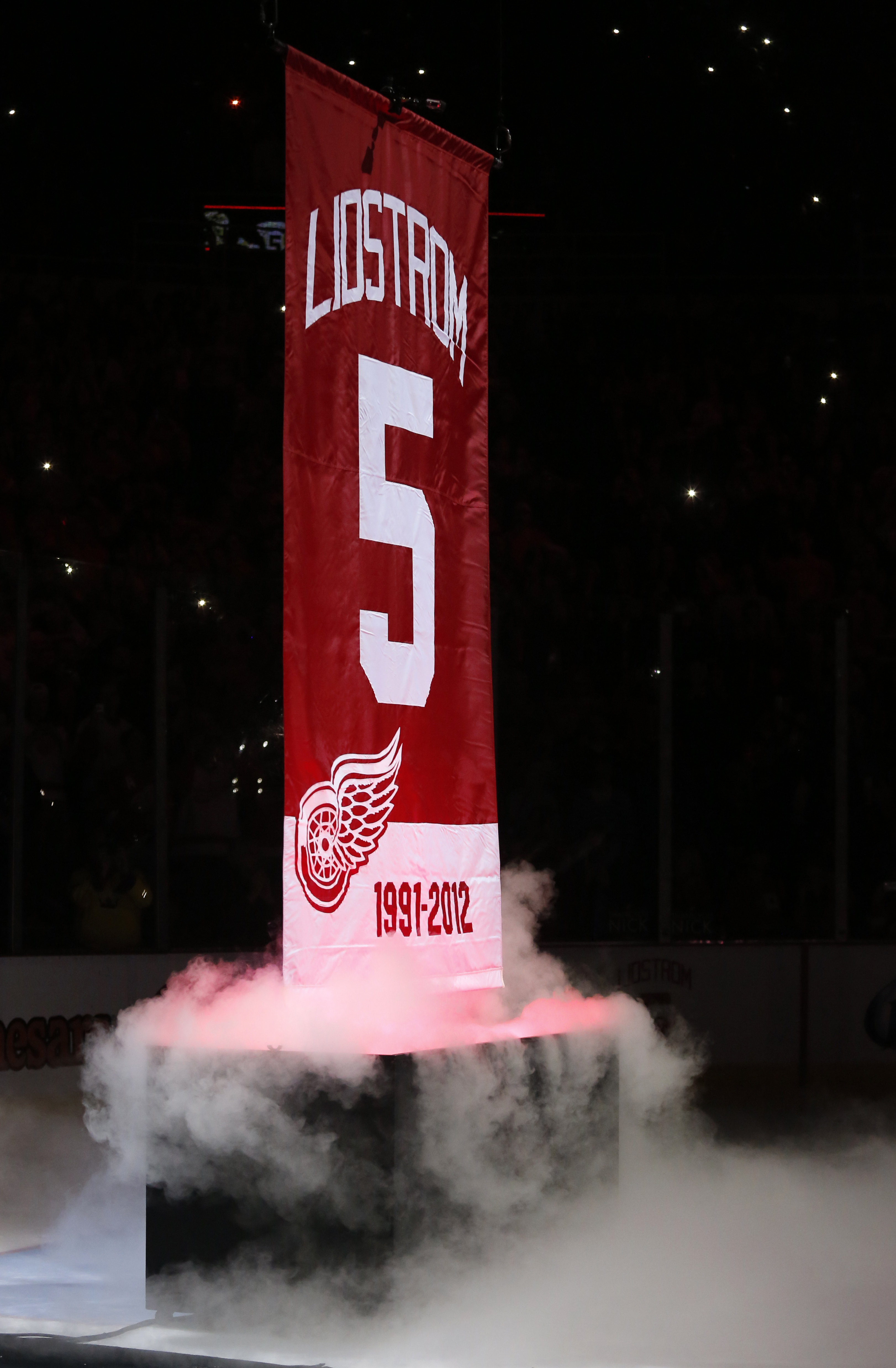 Red Wings retire Nicklas Lidstrom's No. 5 jersey