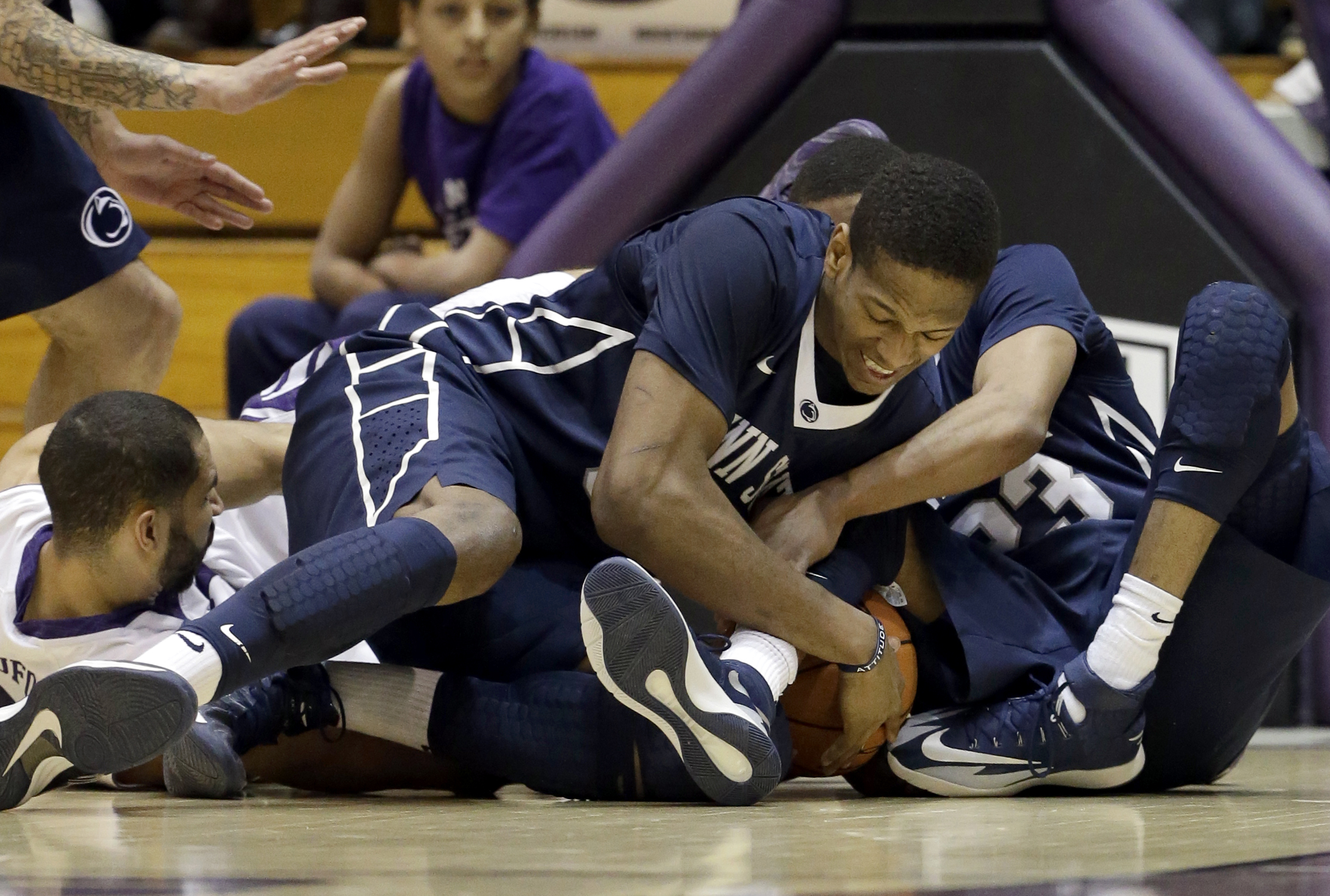 Penn State smothers Northwestern 59-32