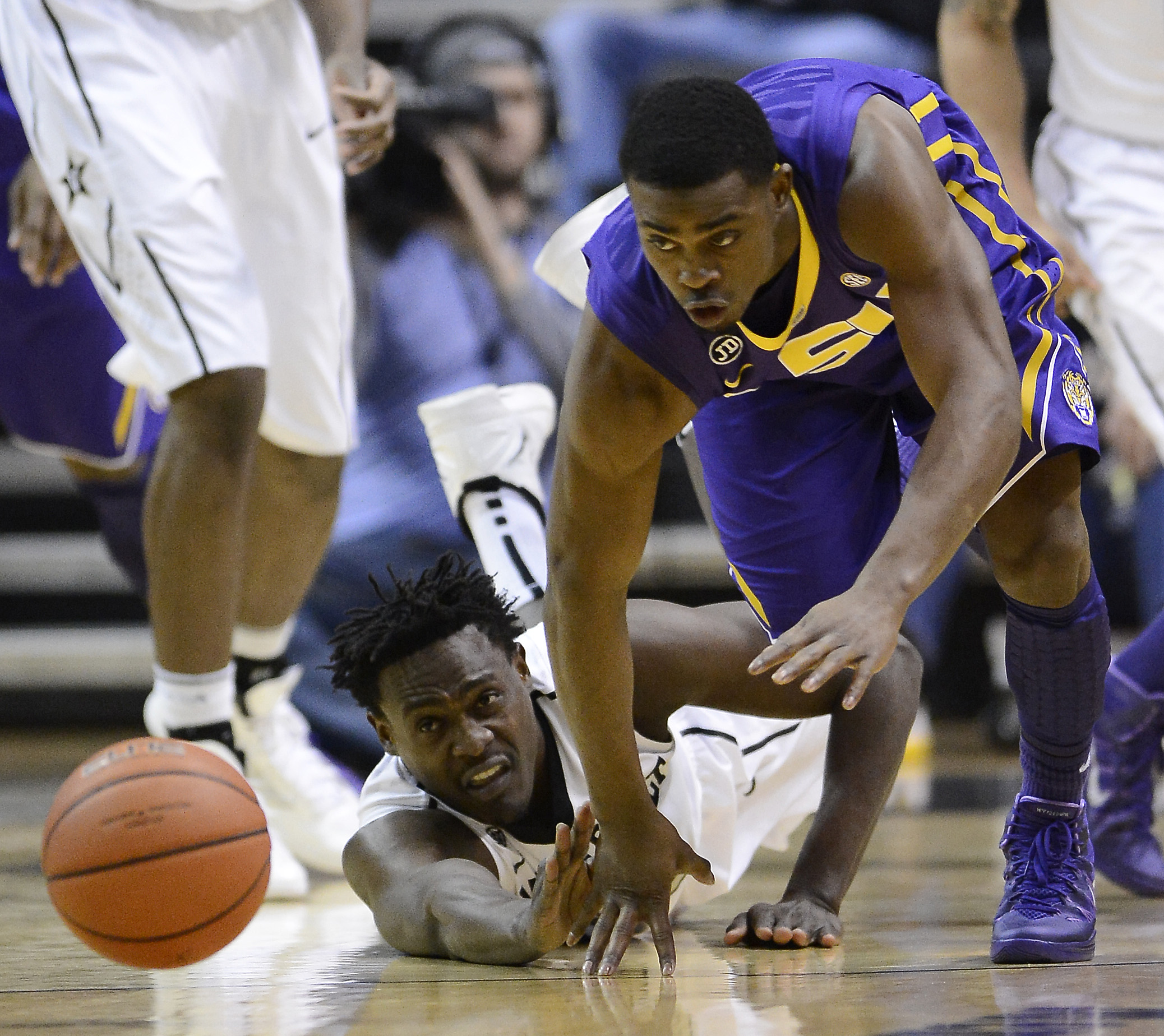 LSU rallies from 16 down, beats Vanderbilt 57-51