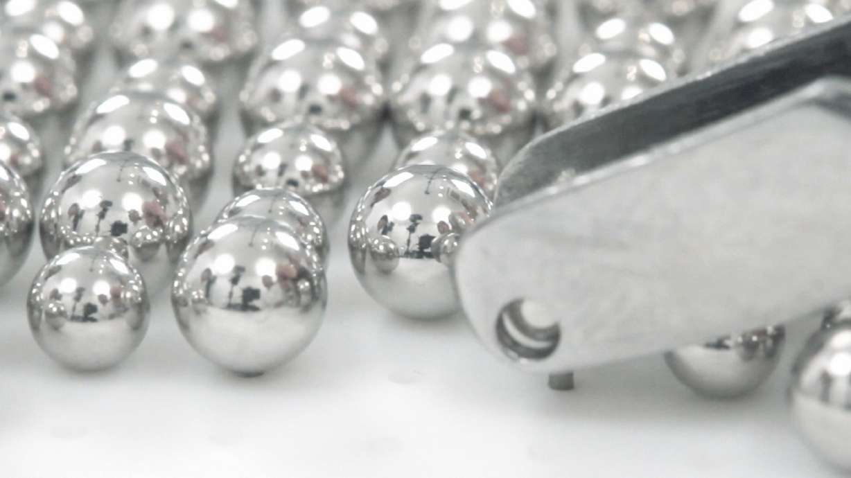 An die unvergängliche Schönheit der Frau Ein einzigartiges, erstmaliges Platinportrait: Wert 50 Millionen Japanische Yen (500.000 US-Dollar)