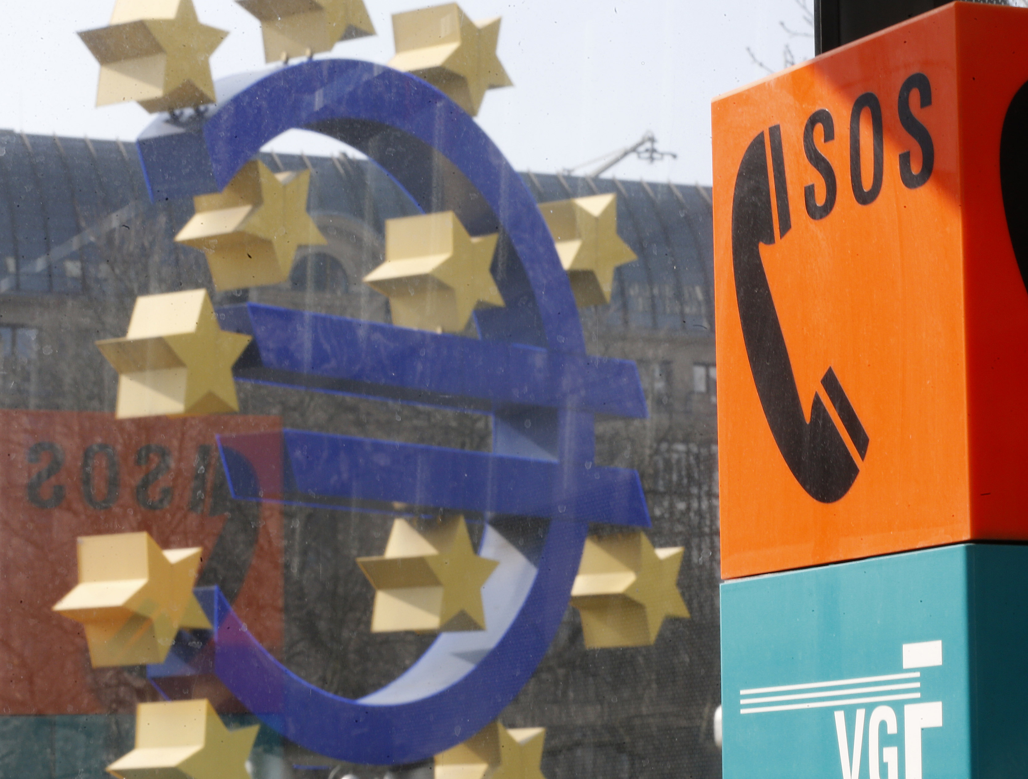 Euro hits highest level against dollar since 2011