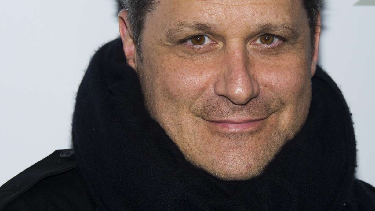 Fashion celebrity Mizrahi plans memoir for 2016