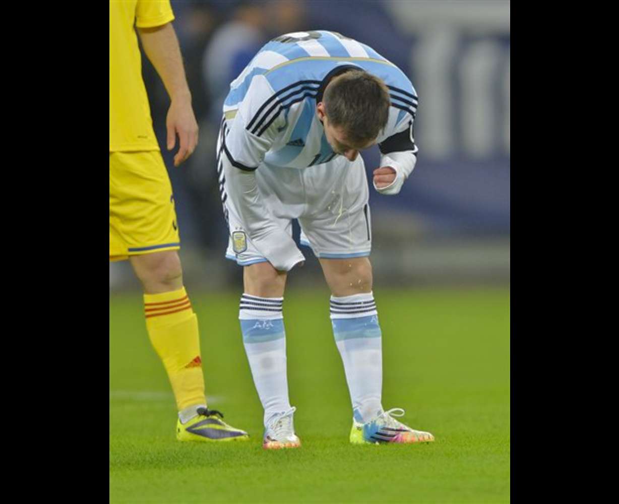 "No son normales los vómitos de Messi"