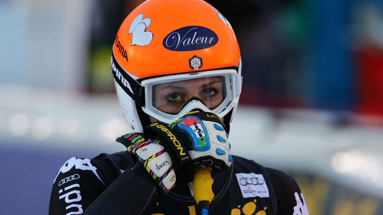 Anna Fenninger leads World Cup giant slalom