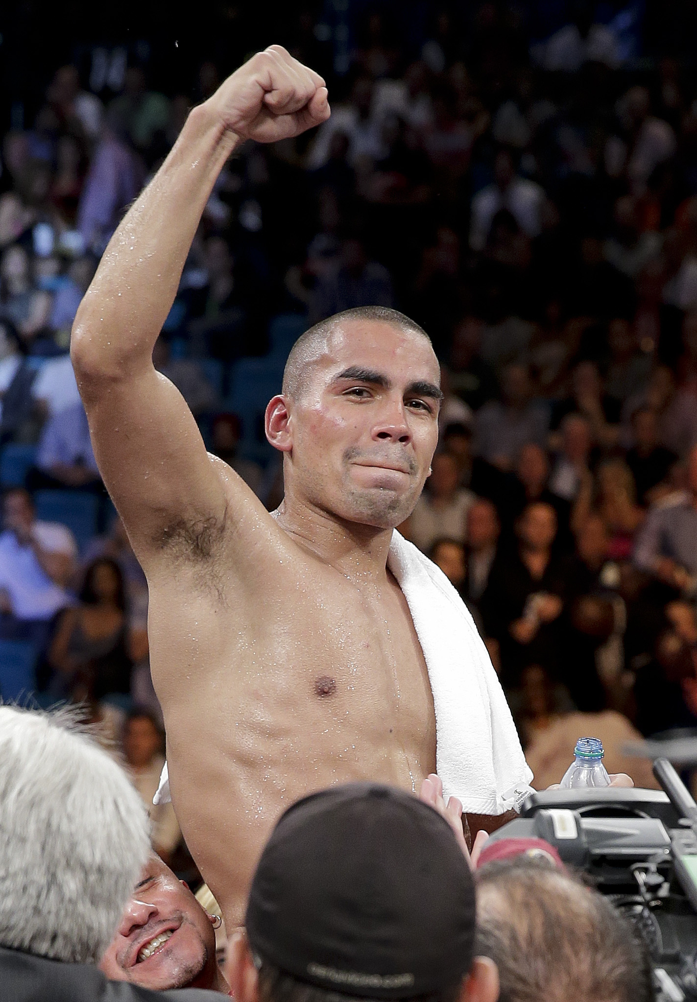 Feds: Boxing champ Molina was deported in 2006
