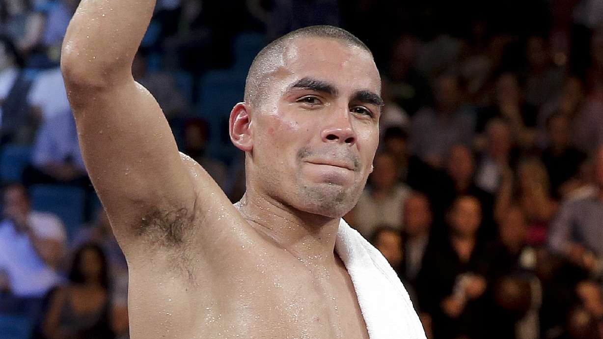 Feds: Boxing champ Molina was deported in 2006