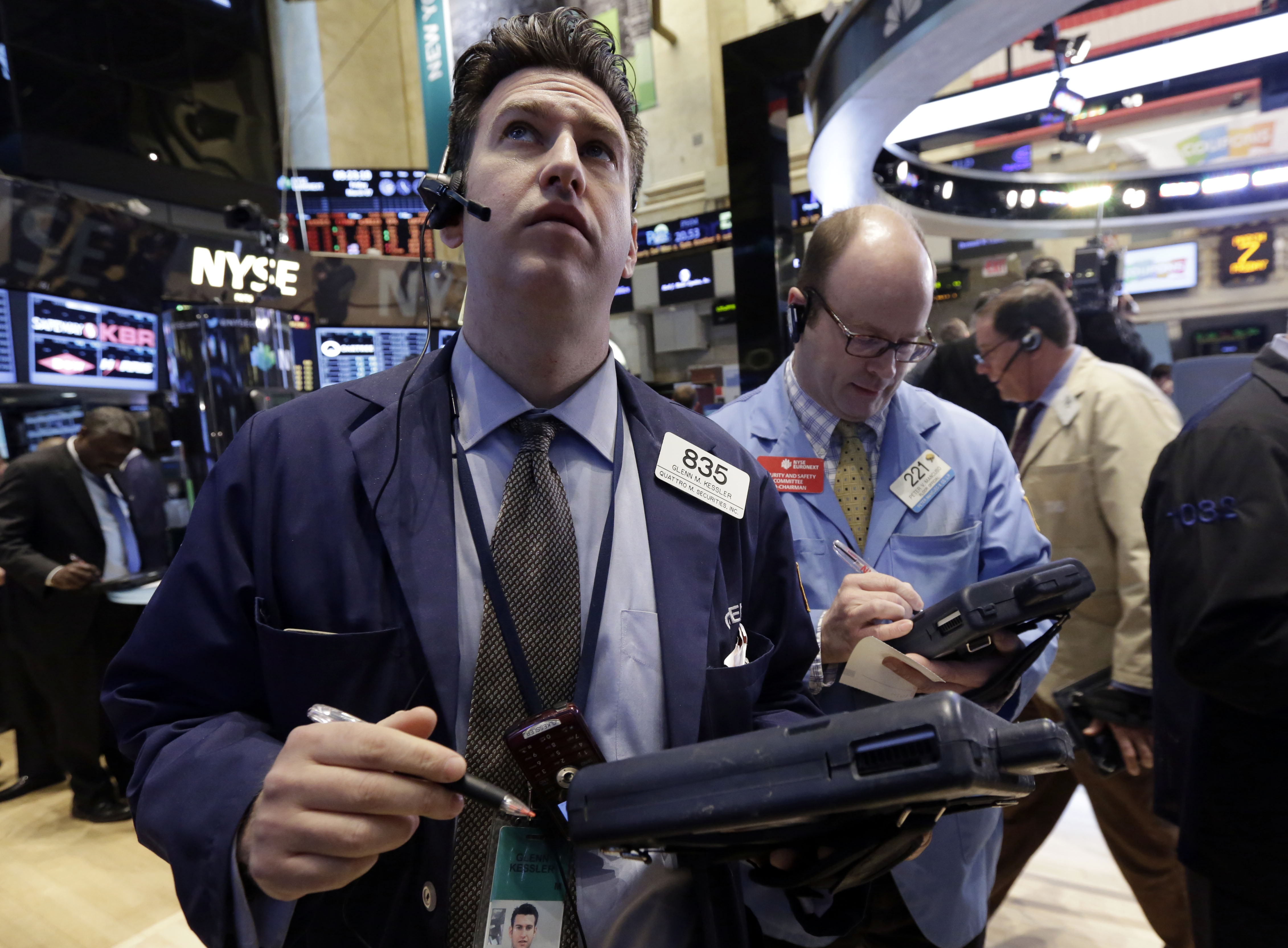 Stocks drift as Ukraine tensions fester; Dow rises