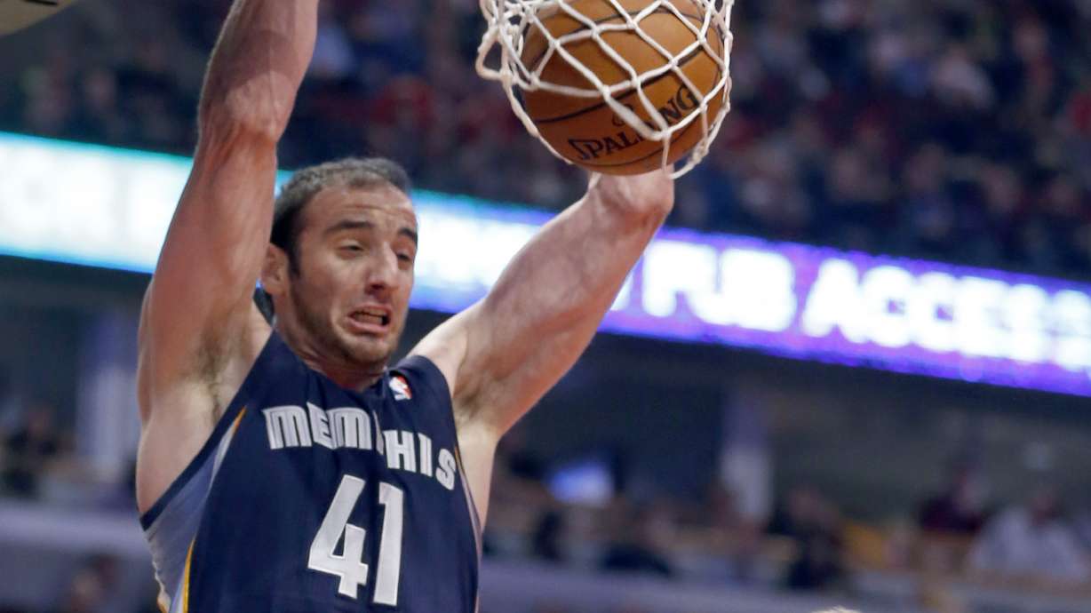 Gasol has 18 to help Grizzlies beat Bulls 85-77