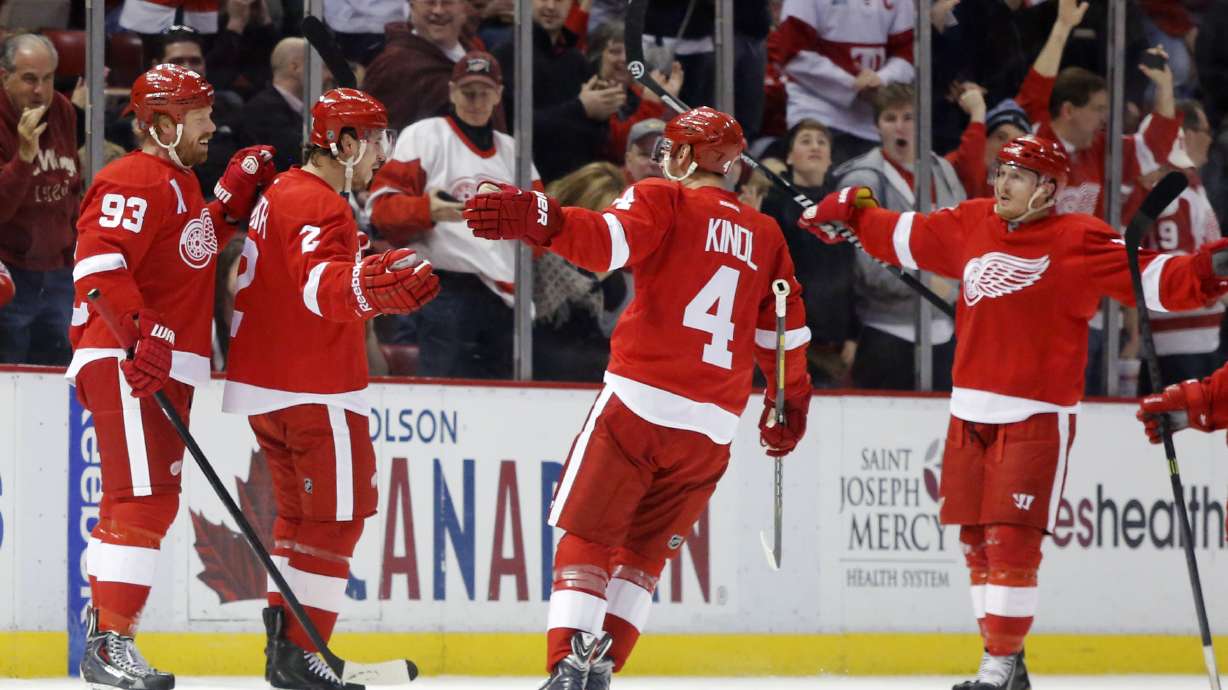 Franzen leads Red Wings over Devils, 7-4