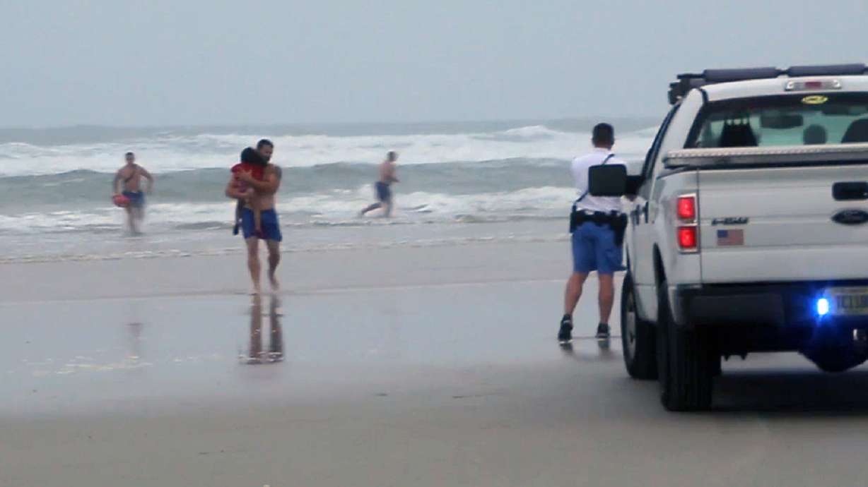 Mom accused of driving into surf goes before judge