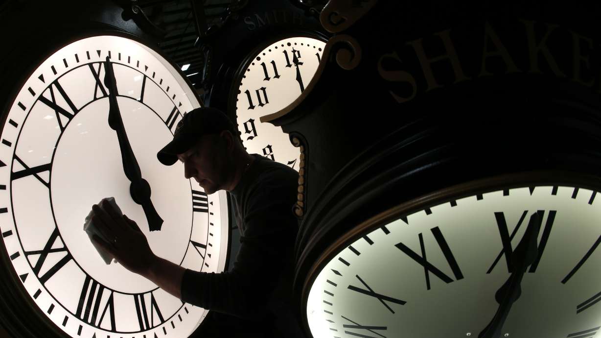 Daylight saving time: Move clocks ahead 1 hour