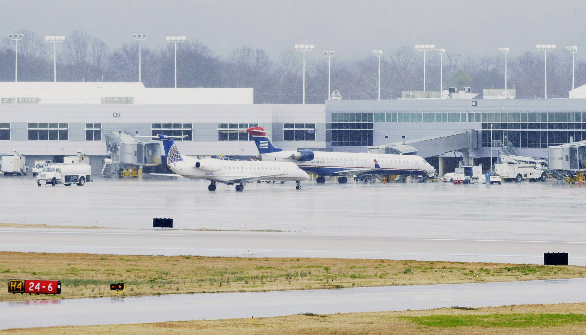 Airline warns pilots about runway after UPS crash