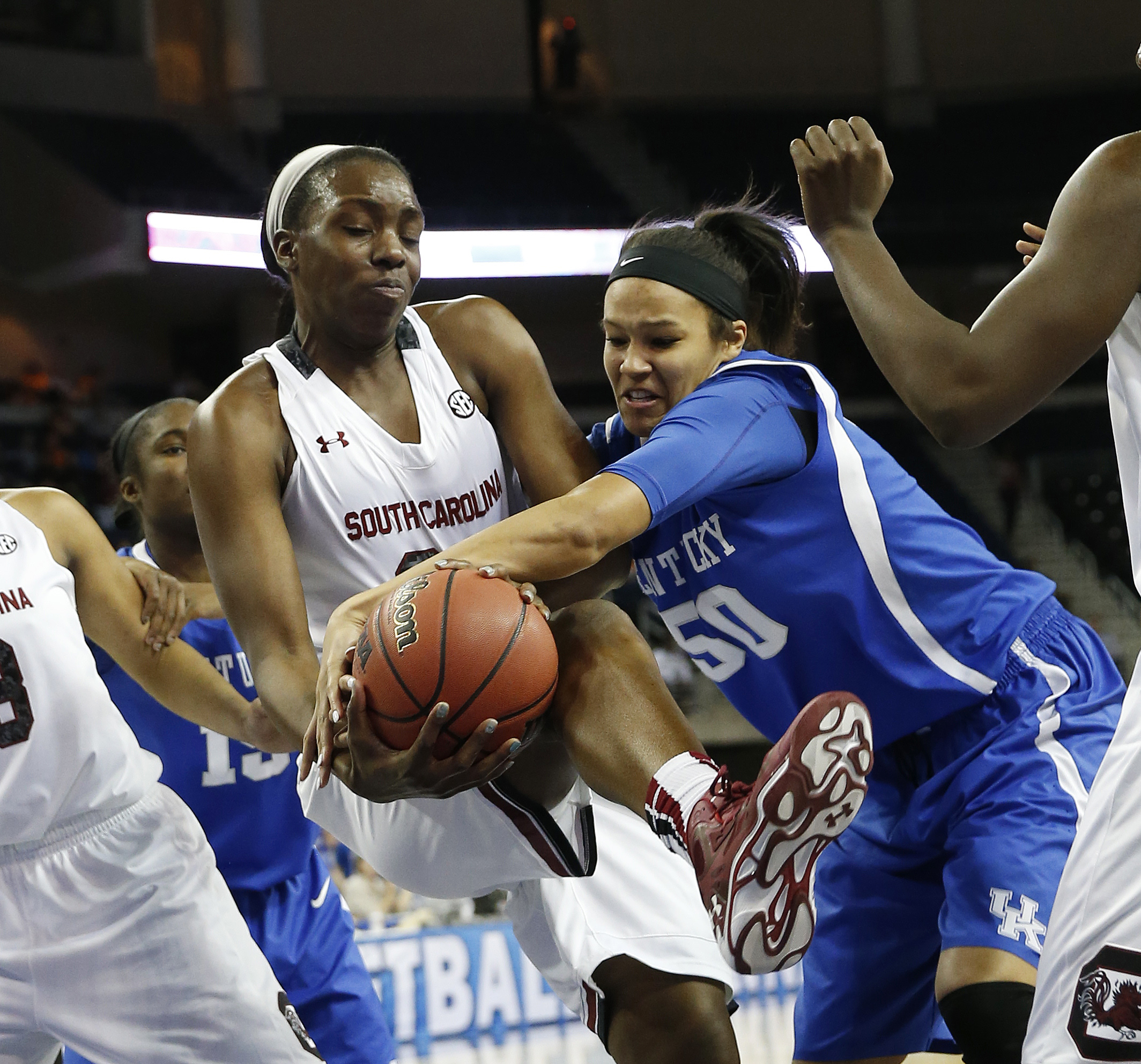 No. 12 Kentucky upsets No. 5 South Carolina 68-58
