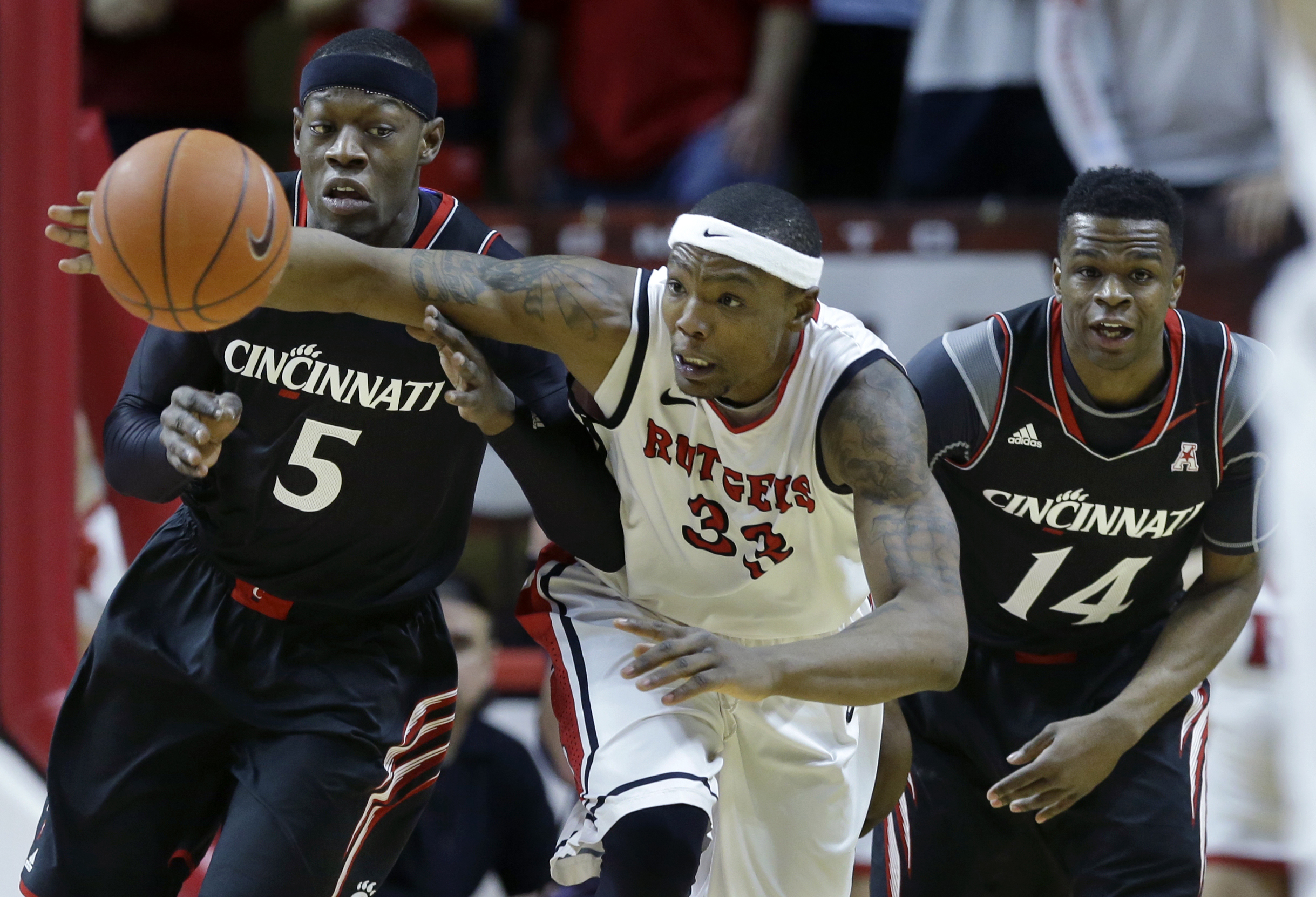 Kilpatrick has 24, No. 15 Cincinnati beats Rutgers