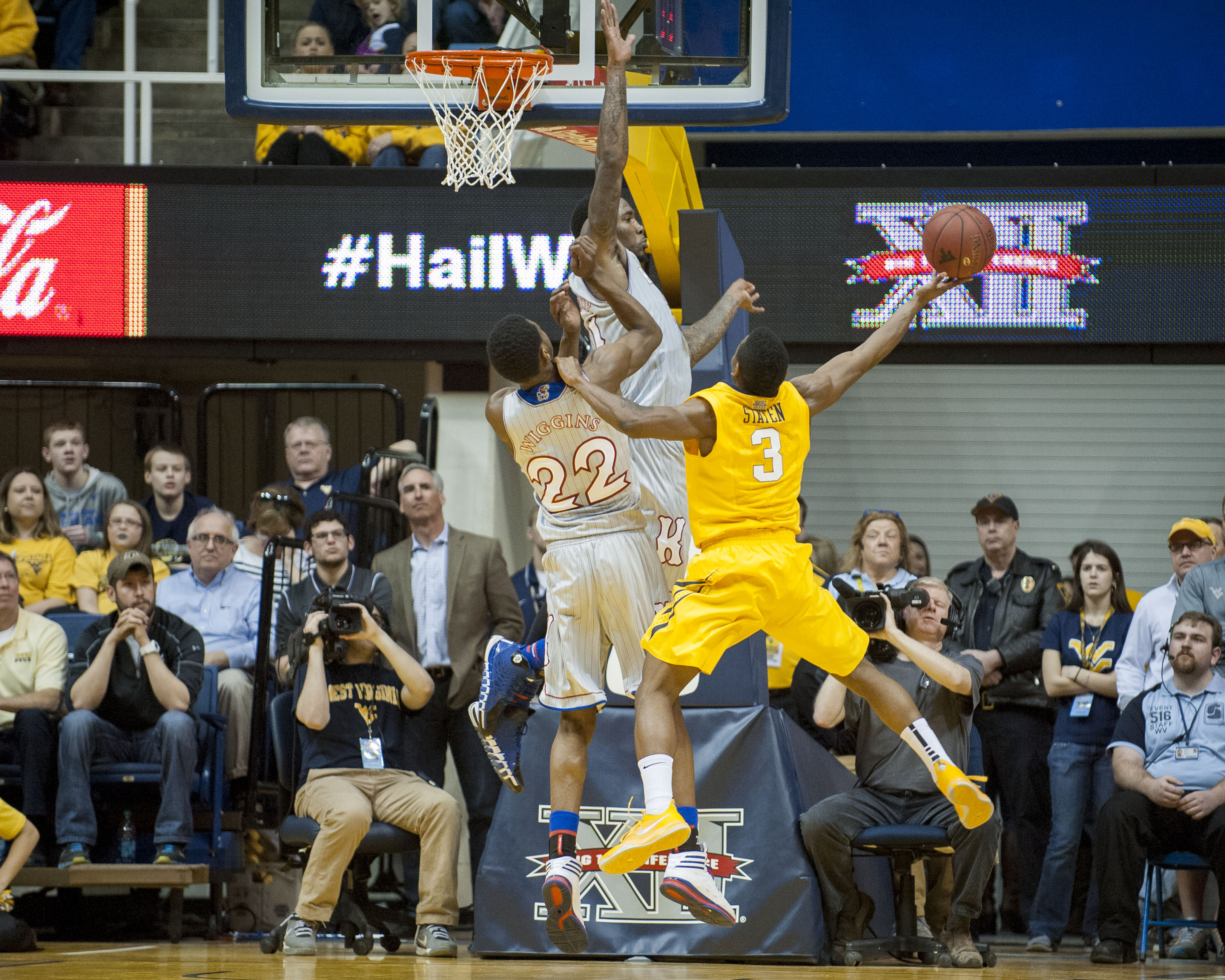 West Virginia beats No. 8 Kansas 92-86
