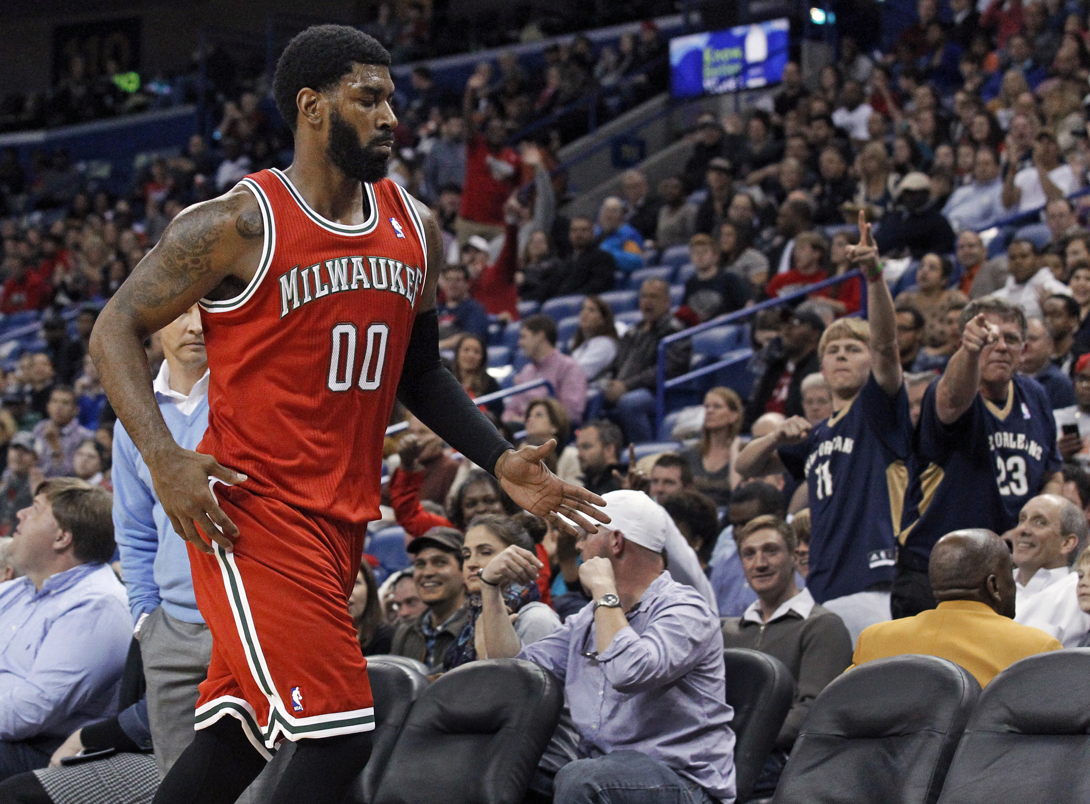 NBA suspends Mayo 1-game for punch