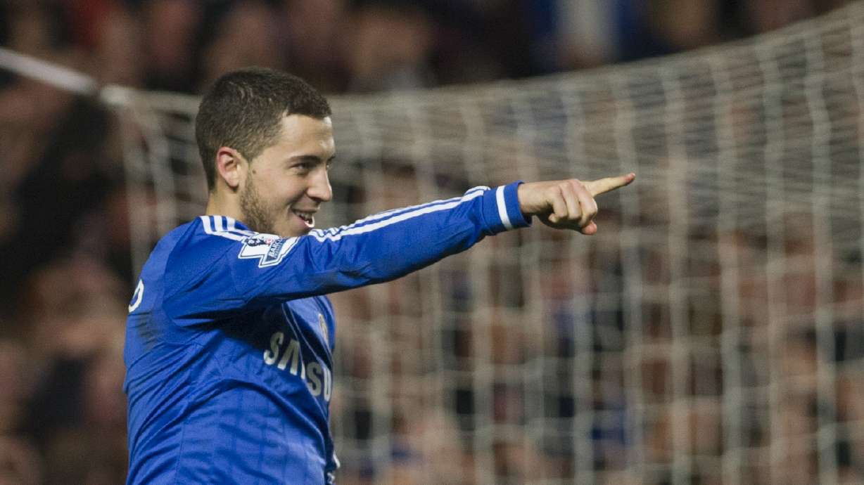 Barca stumble again, Chelsea marches on in England