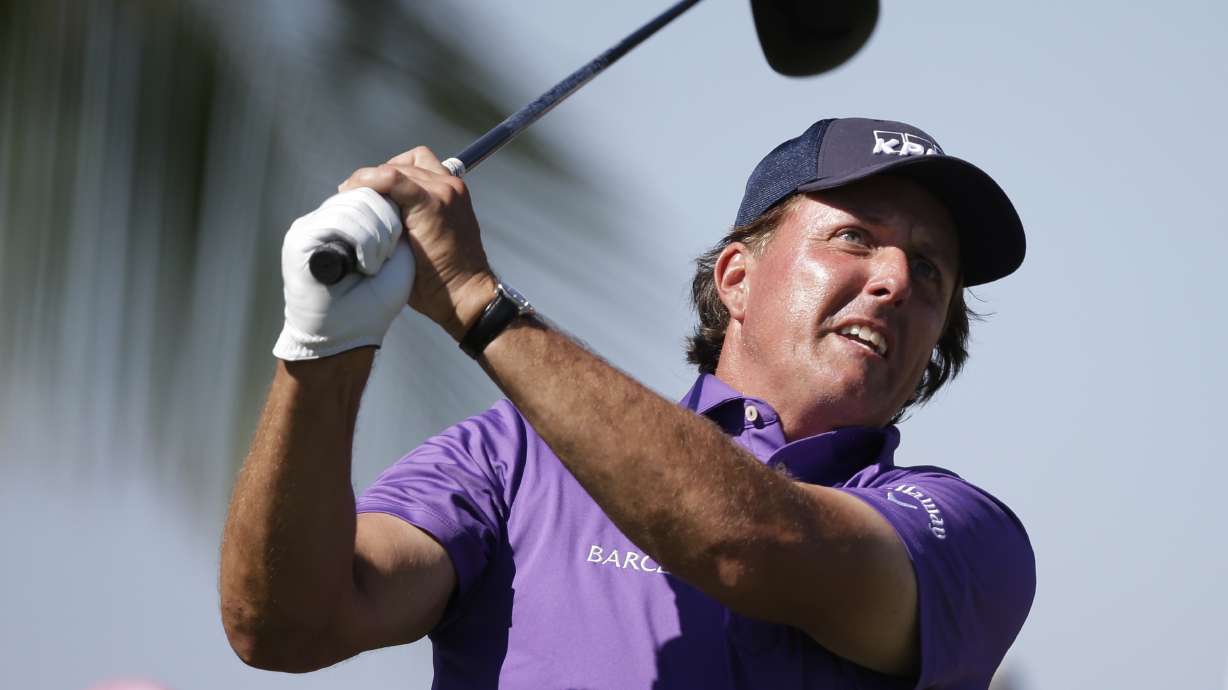 McIlroy moves the wrong way in 3rd round at Doral