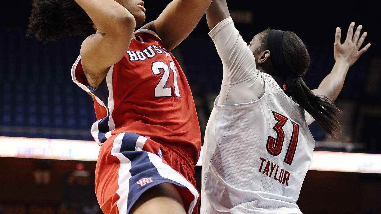 Houston's difficult season ends with another loss