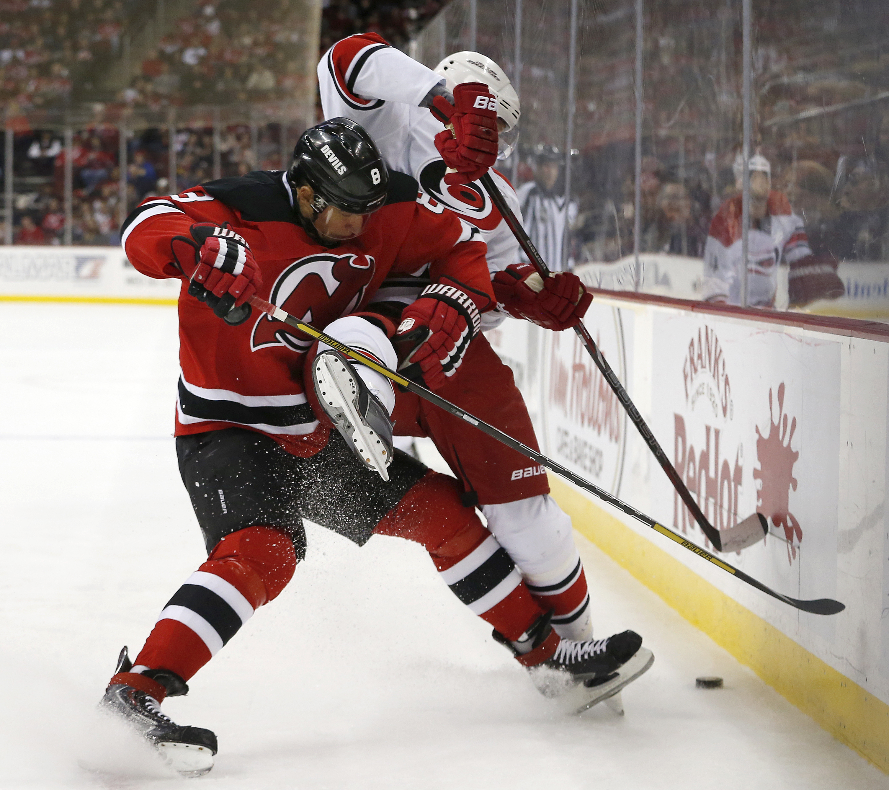 Ruutu scores late, Devils beat Canes 5-4
