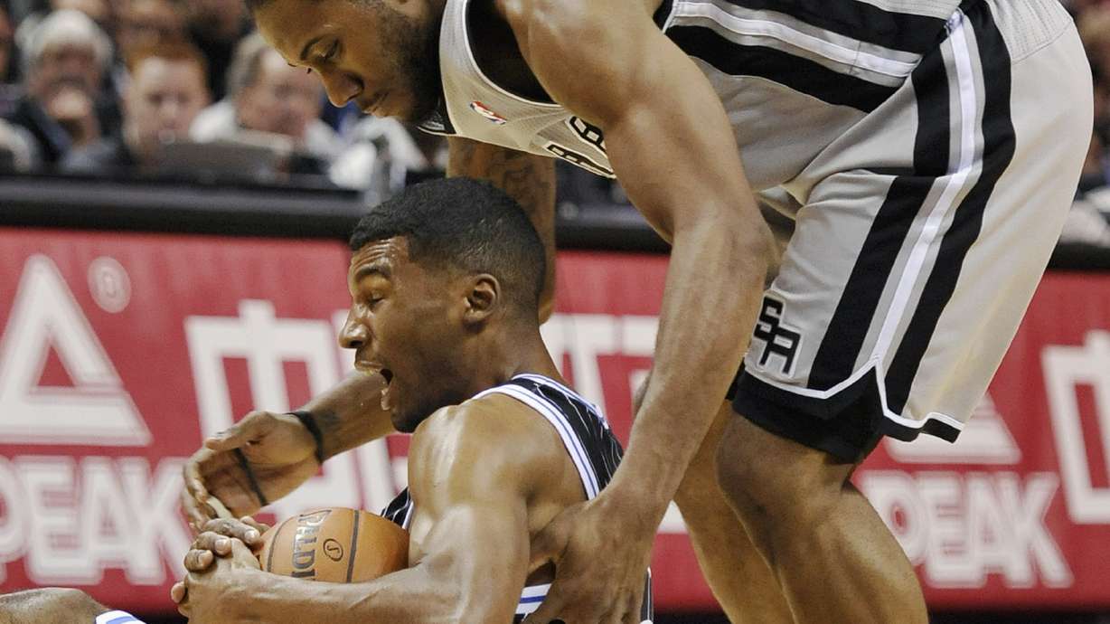 Spurs beat Magic 121-112, win 6th straight