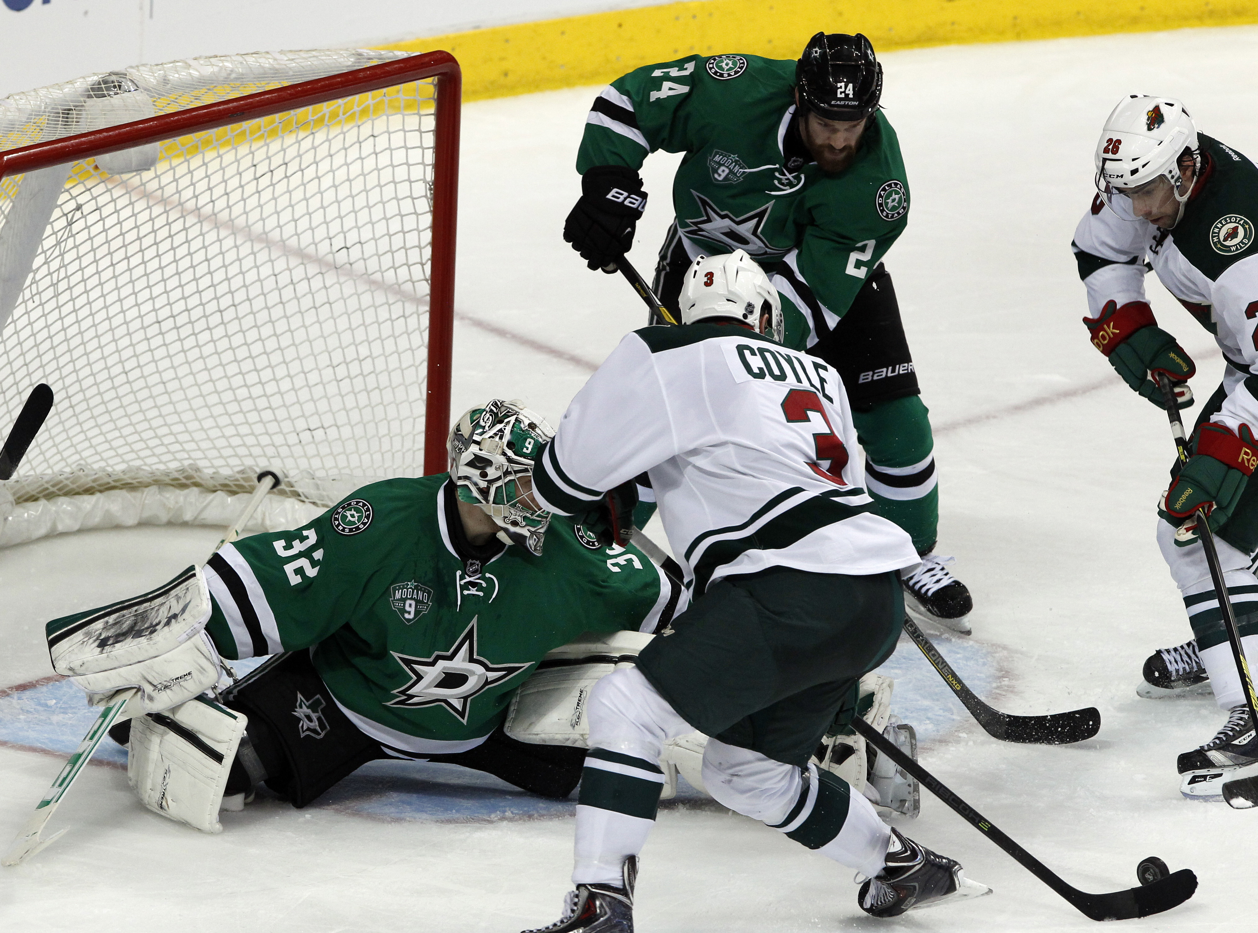 Cole's late breakaway goal lifts Stars over Wild