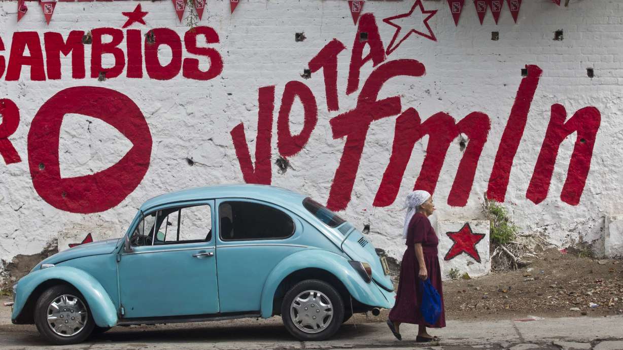 Salvadorans head to vote with ex-rebel favored