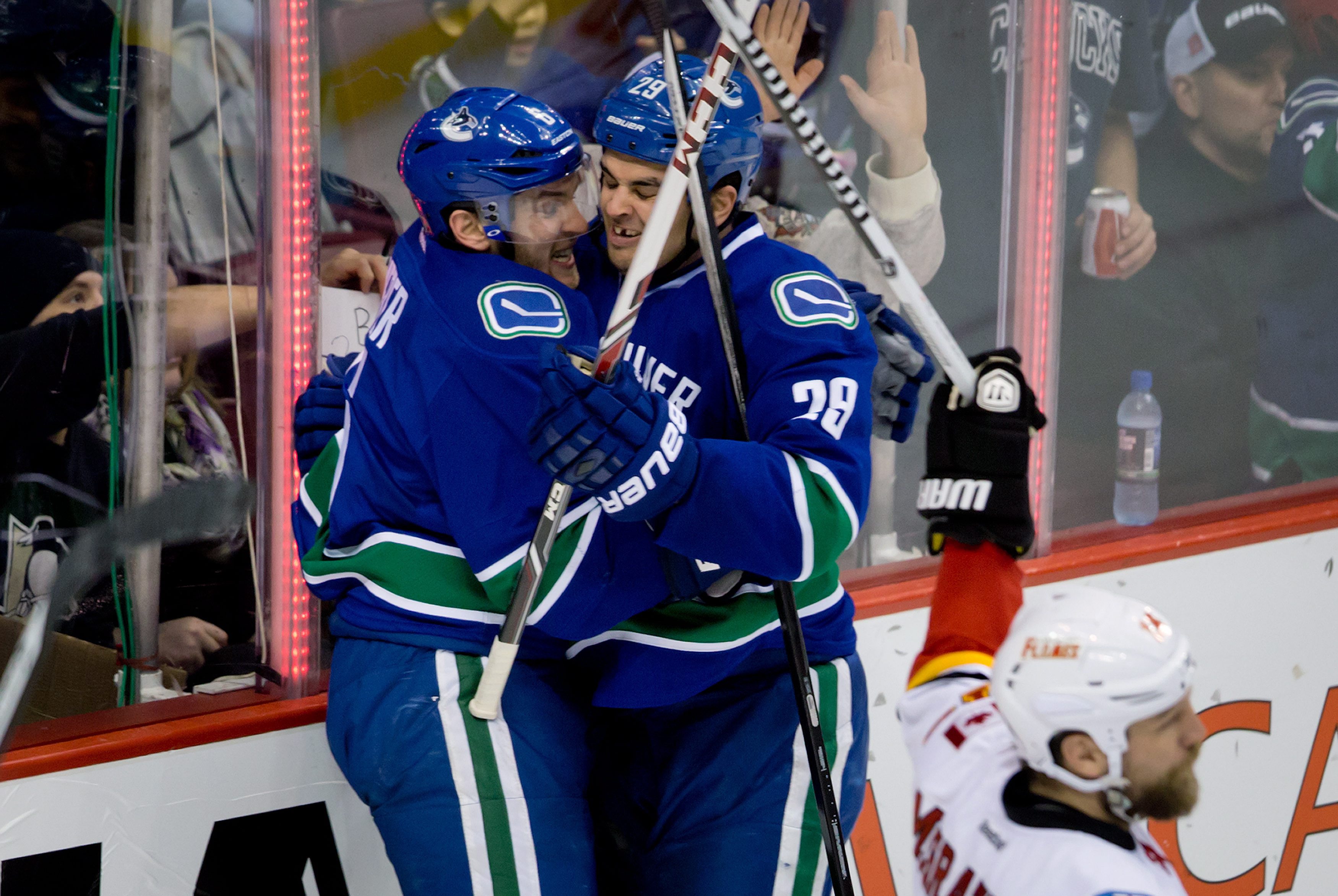 Canucks end 4-game skid with 2-1 win over Flames