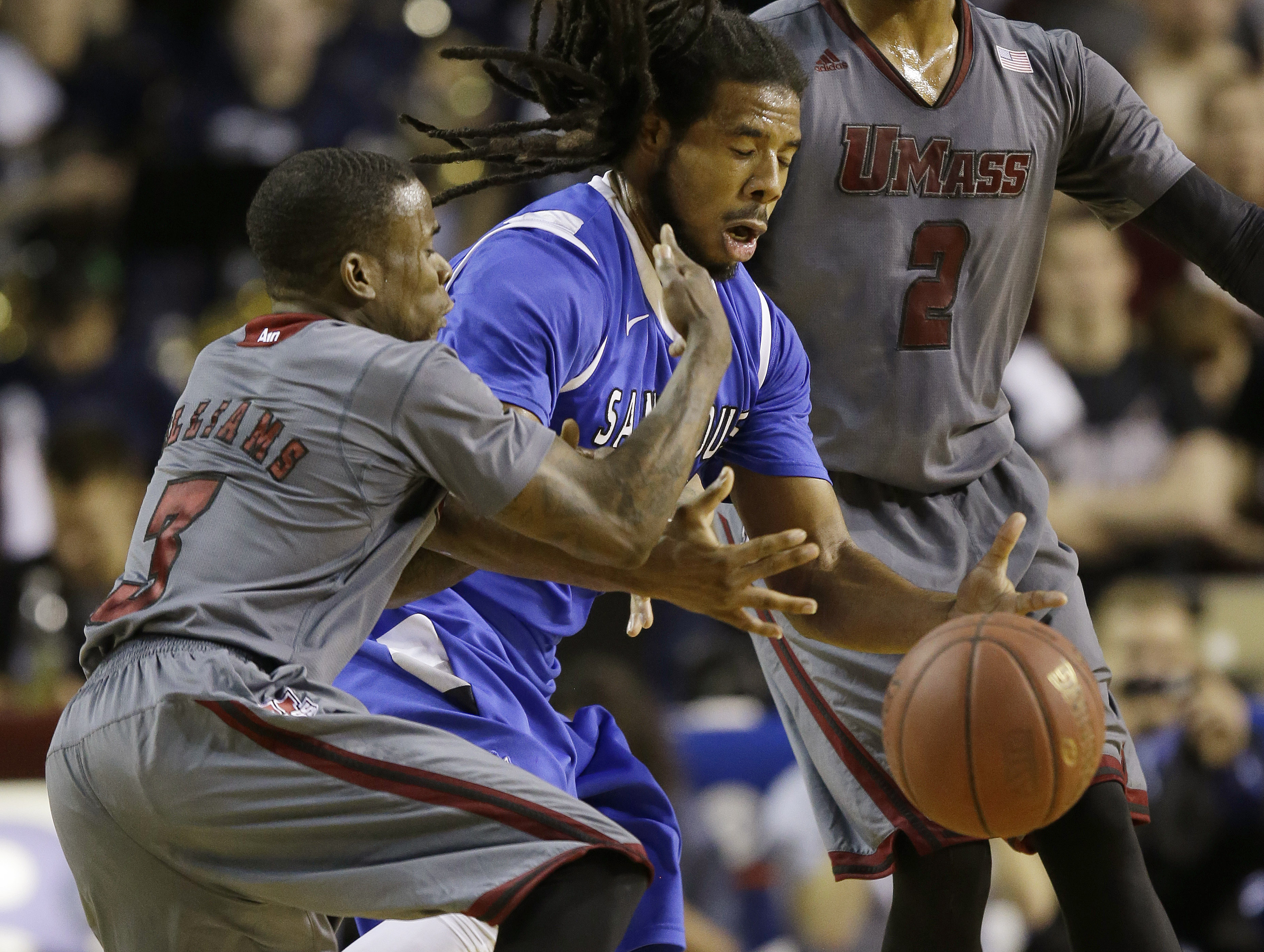 No. 17 Saint Louis ends 3-game losing streak