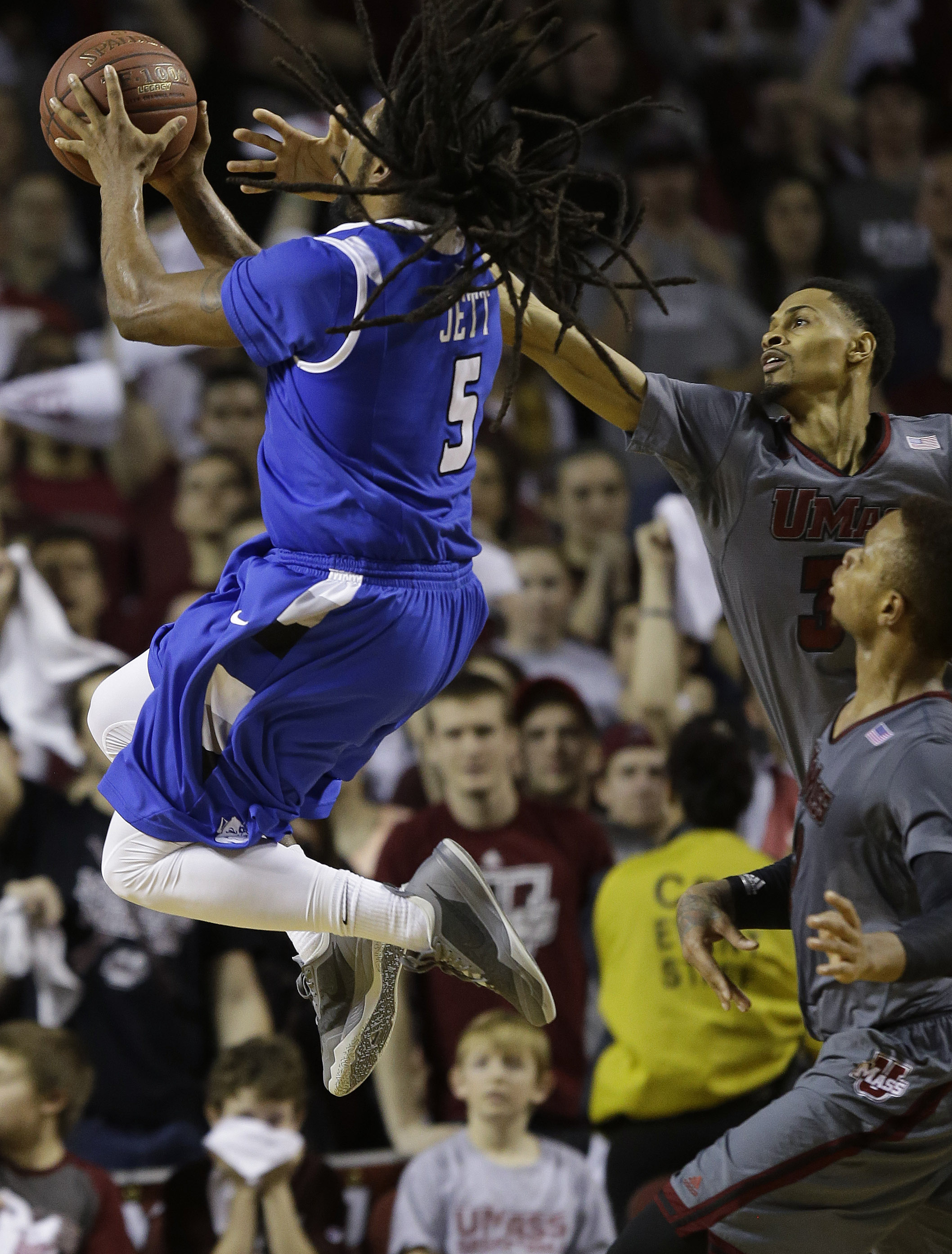 No. 17 Saint Louis ends 3-game losing streak