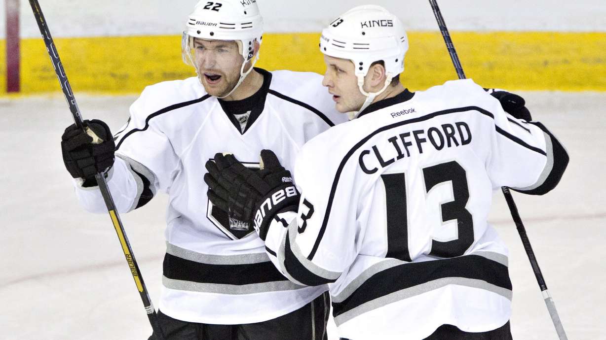 Kings cruise to 7th straight win, 4-2 over Oilers