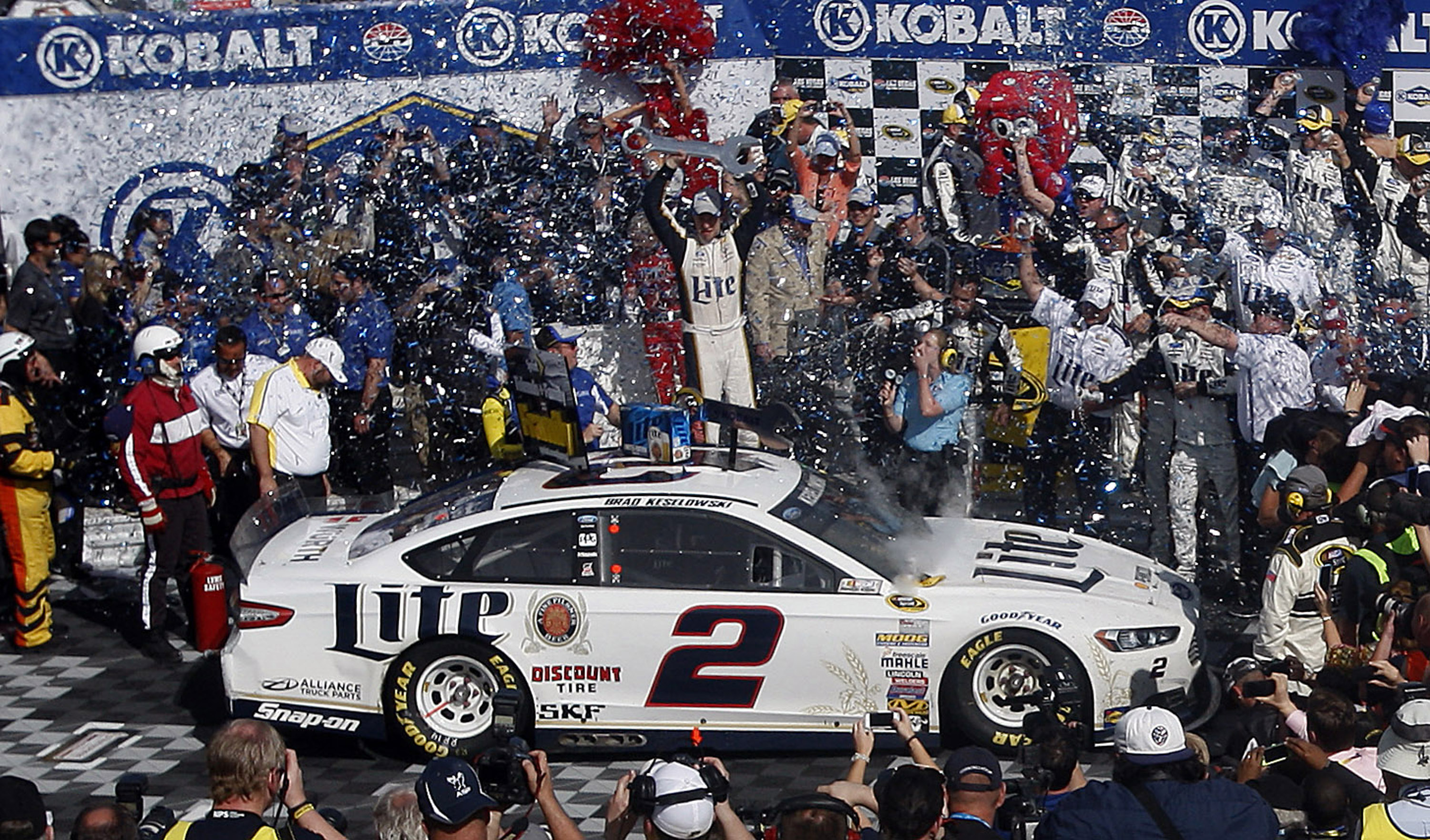 NASCAR's Chase changes lead to big finish in Vegas