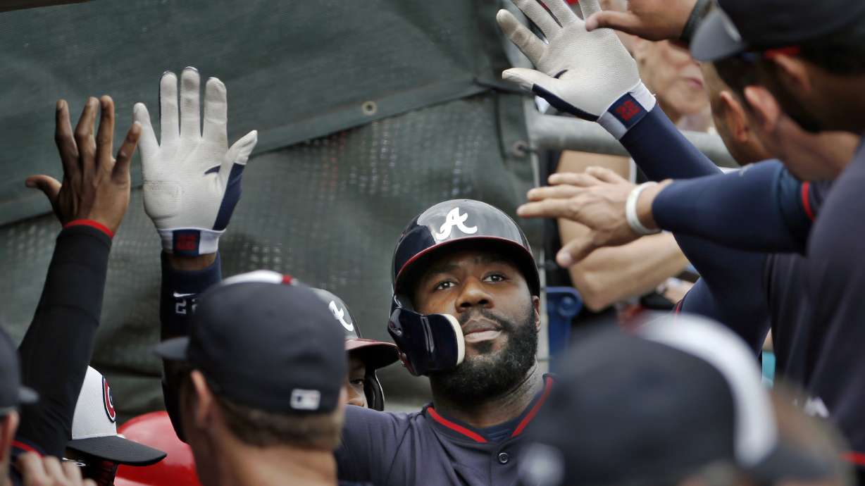 Braves' Beachy leaves early with elbow tightness