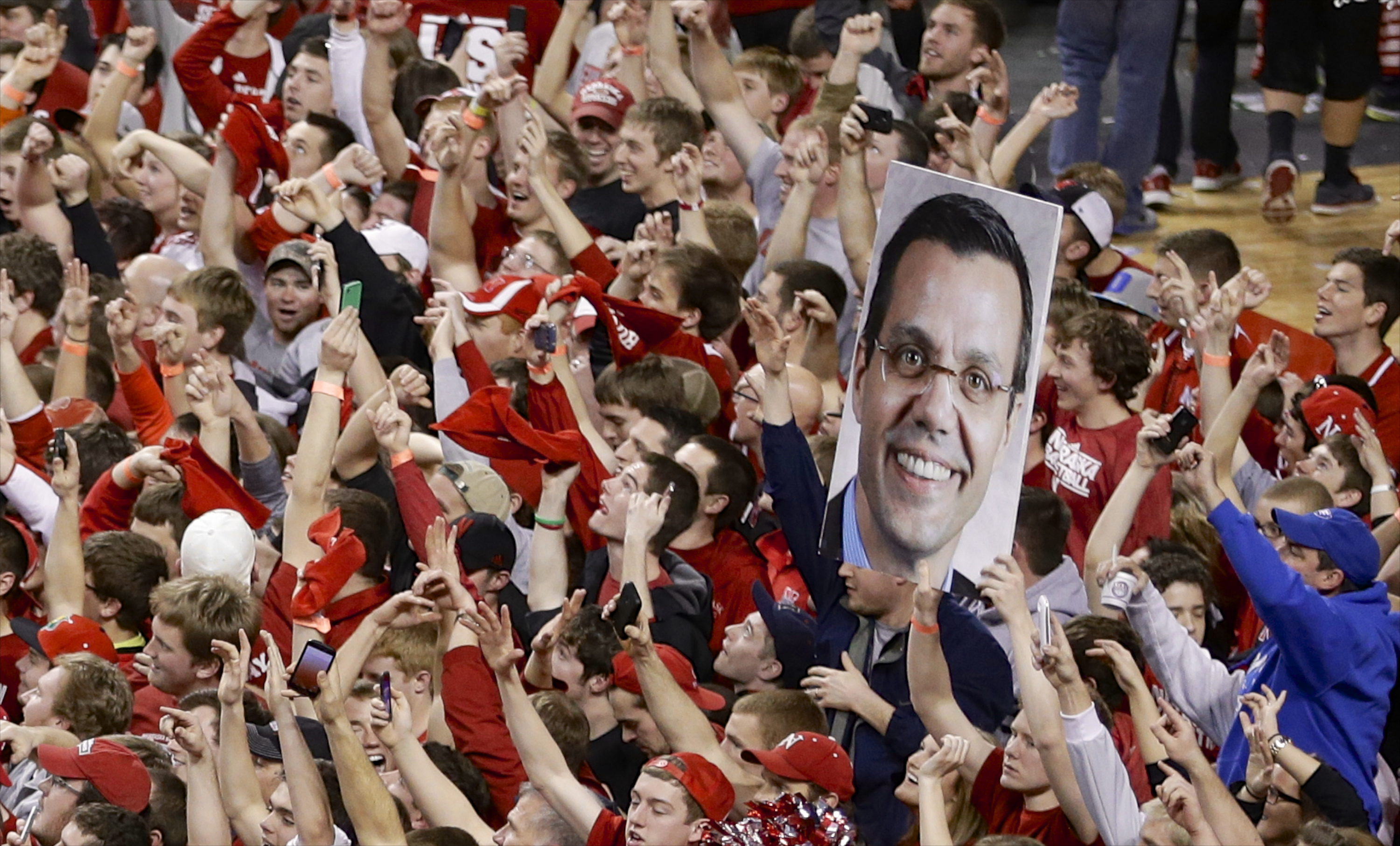 Tim Miles' popularity soaring among Nebraska fans