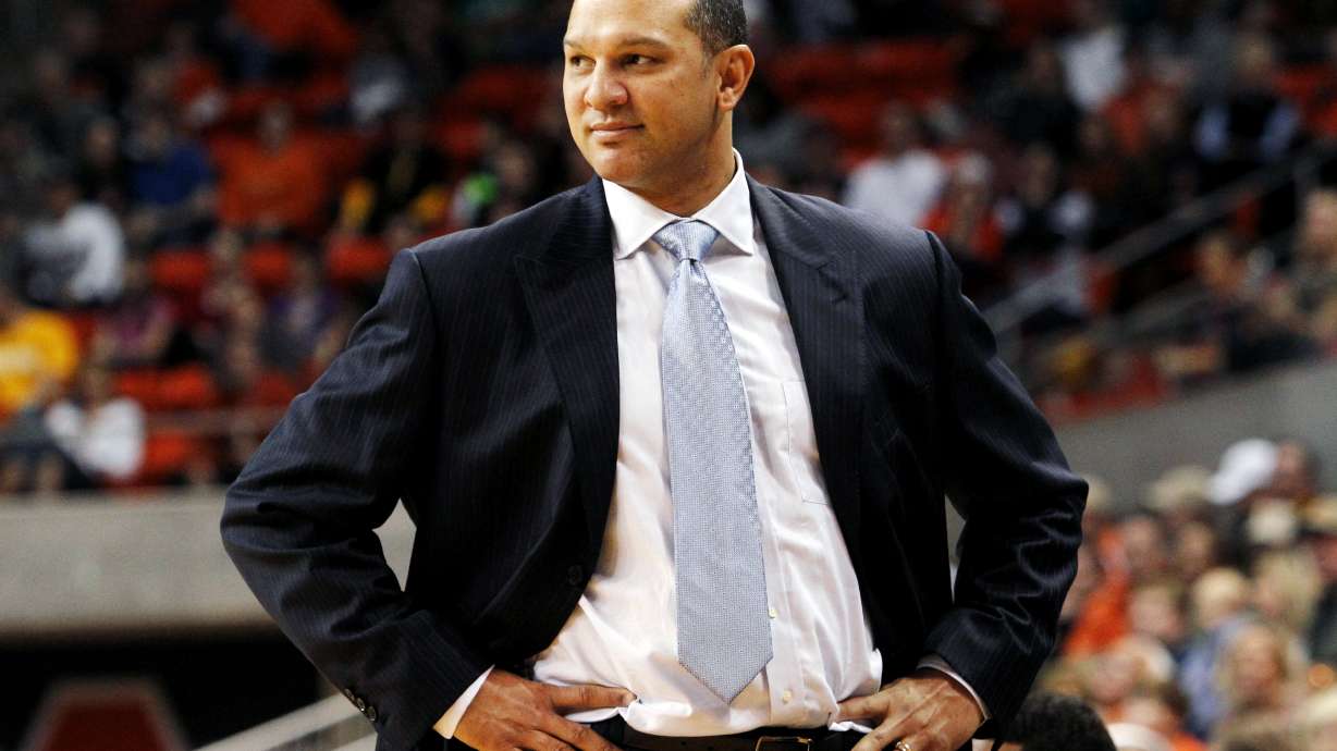 Auburn's Barbee enters tourney amid job questions